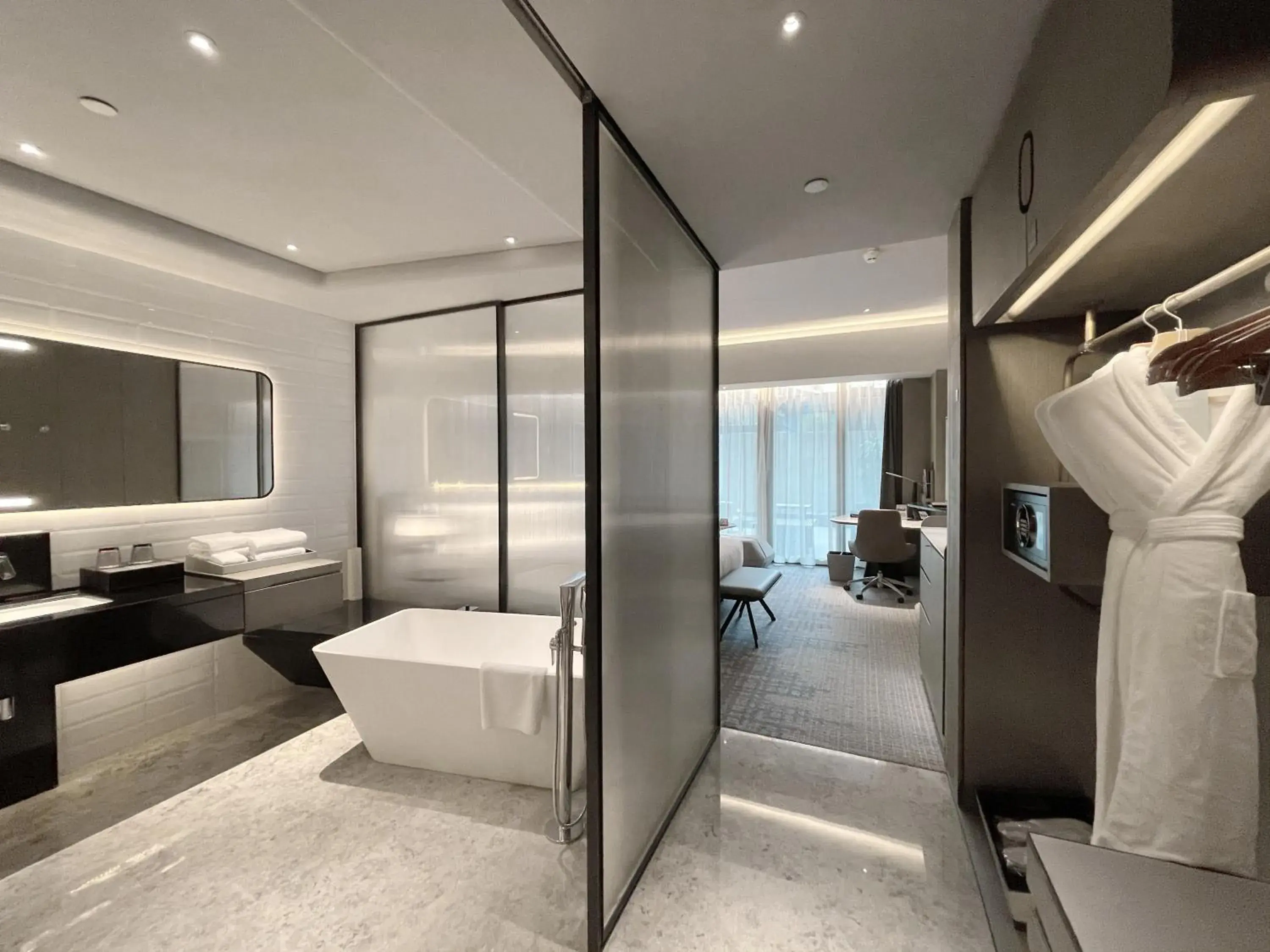 Executive Garden King Room - Non-Smoking in Crowne Plaza Shenzhen World Exhibition and Convention Center, an IHG Hotel Executive Garden King Room - Non-Smoking in Crowne Plaza Shenzhen World Exhibition and Convention Center, an IHG Hotel