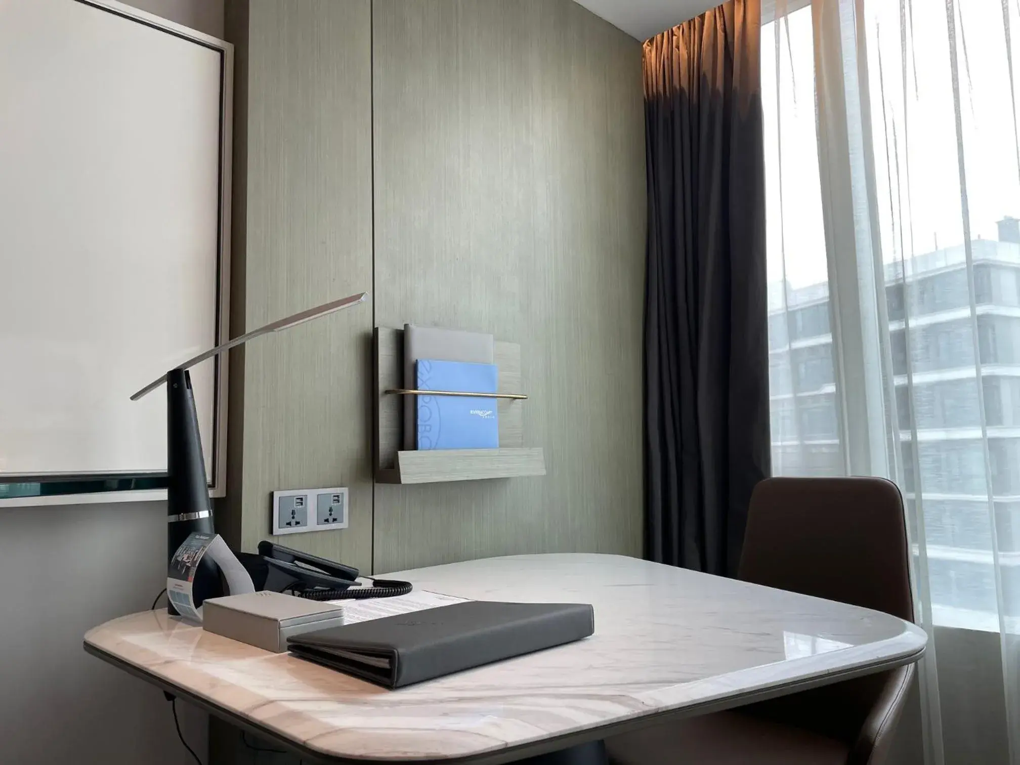 Standard Room in Crowne Plaza Shenzhen World Exhibition and Convention Center, an IHG Hotel Standard Room in Crowne Plaza Shenzhen World Exhibition and Convention Center, an IHG Hotel