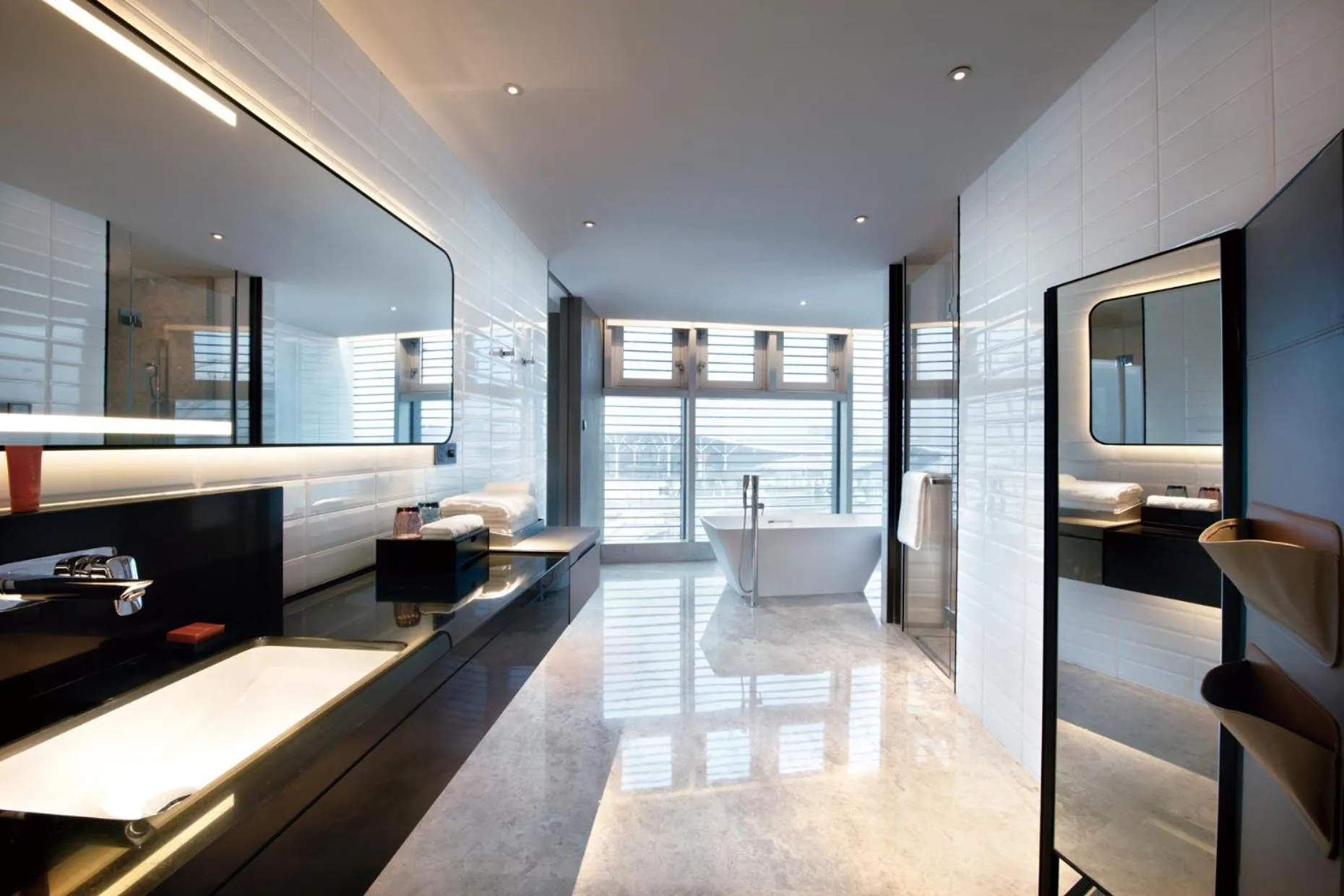 Premium King Room in Crowne Plaza Shenzhen World Exhibition and Convention Center, an IHG Hotel