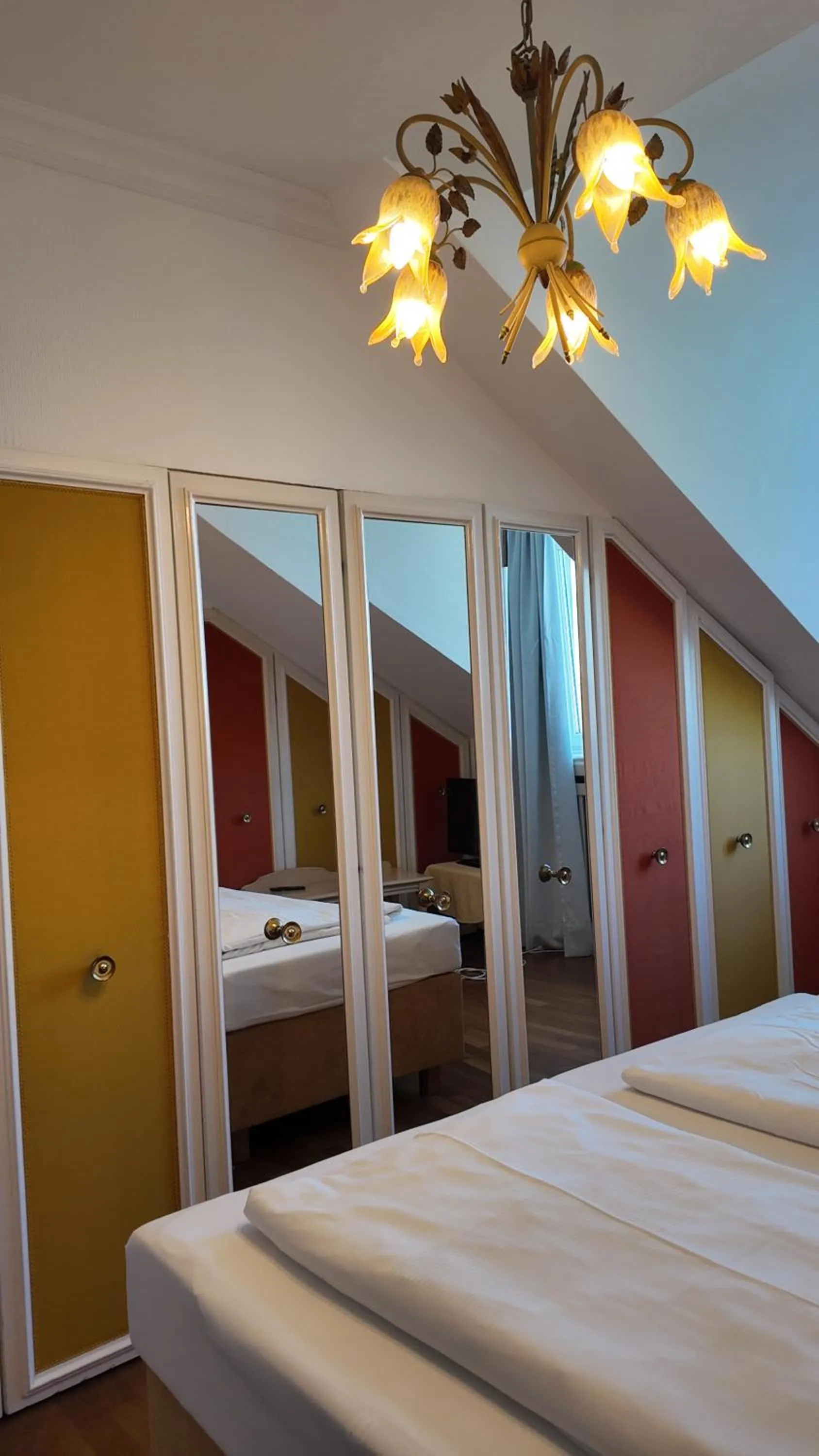 Bedroom, Bed in Hotel Aurbacher Hof GmbH