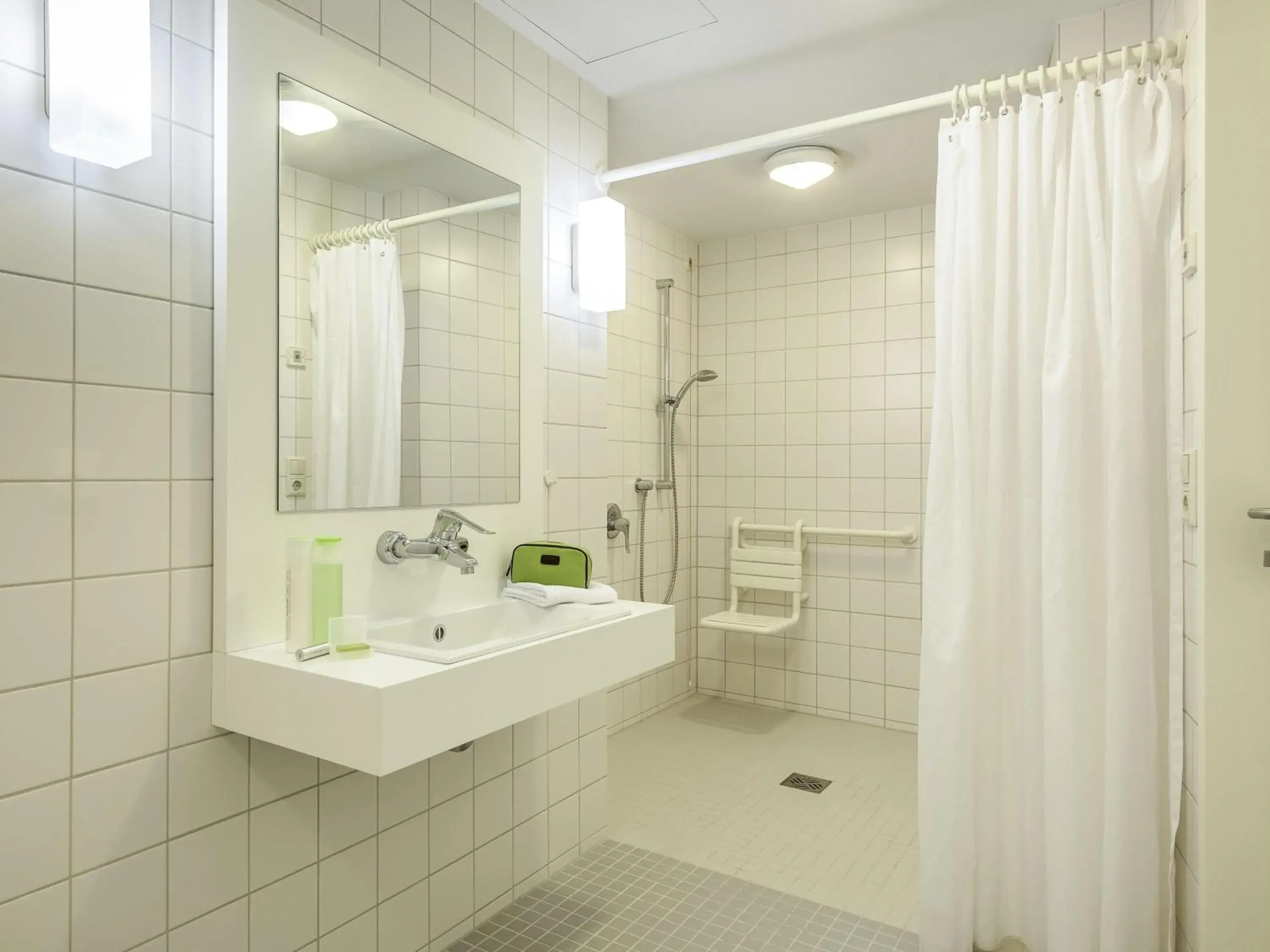 Twin Room - Disability Access in ibis budget Berlin Alexanderplatz Twin Room - Disability Access in ibis budget Berlin Alexanderplatz