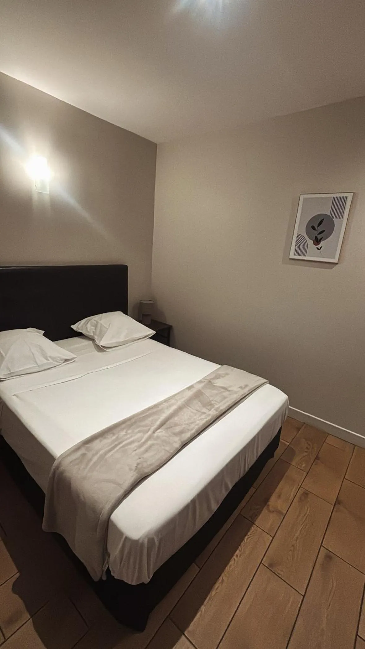 Bed in LAFAYETTE HOTEL