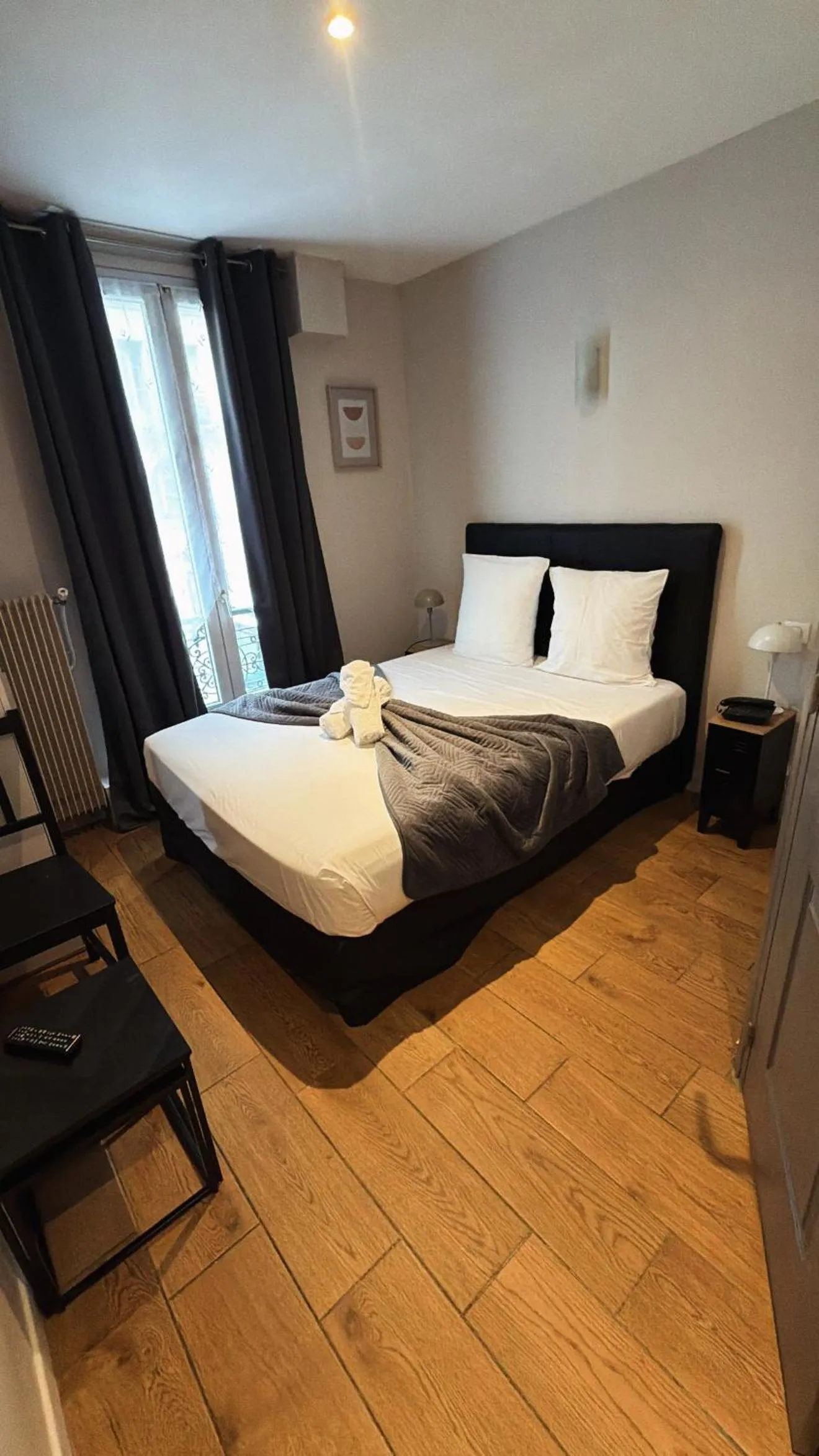 Bed in LAFAYETTE HOTEL