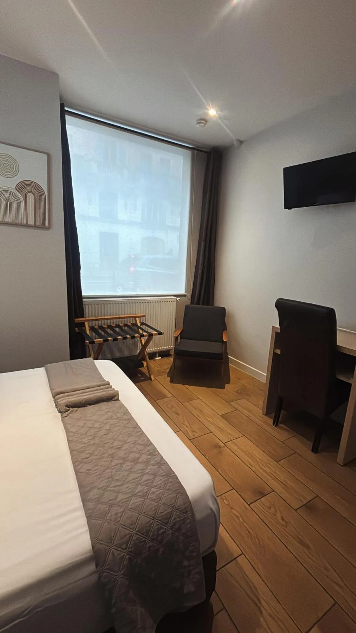 Bed in LAFAYETTE HOTEL