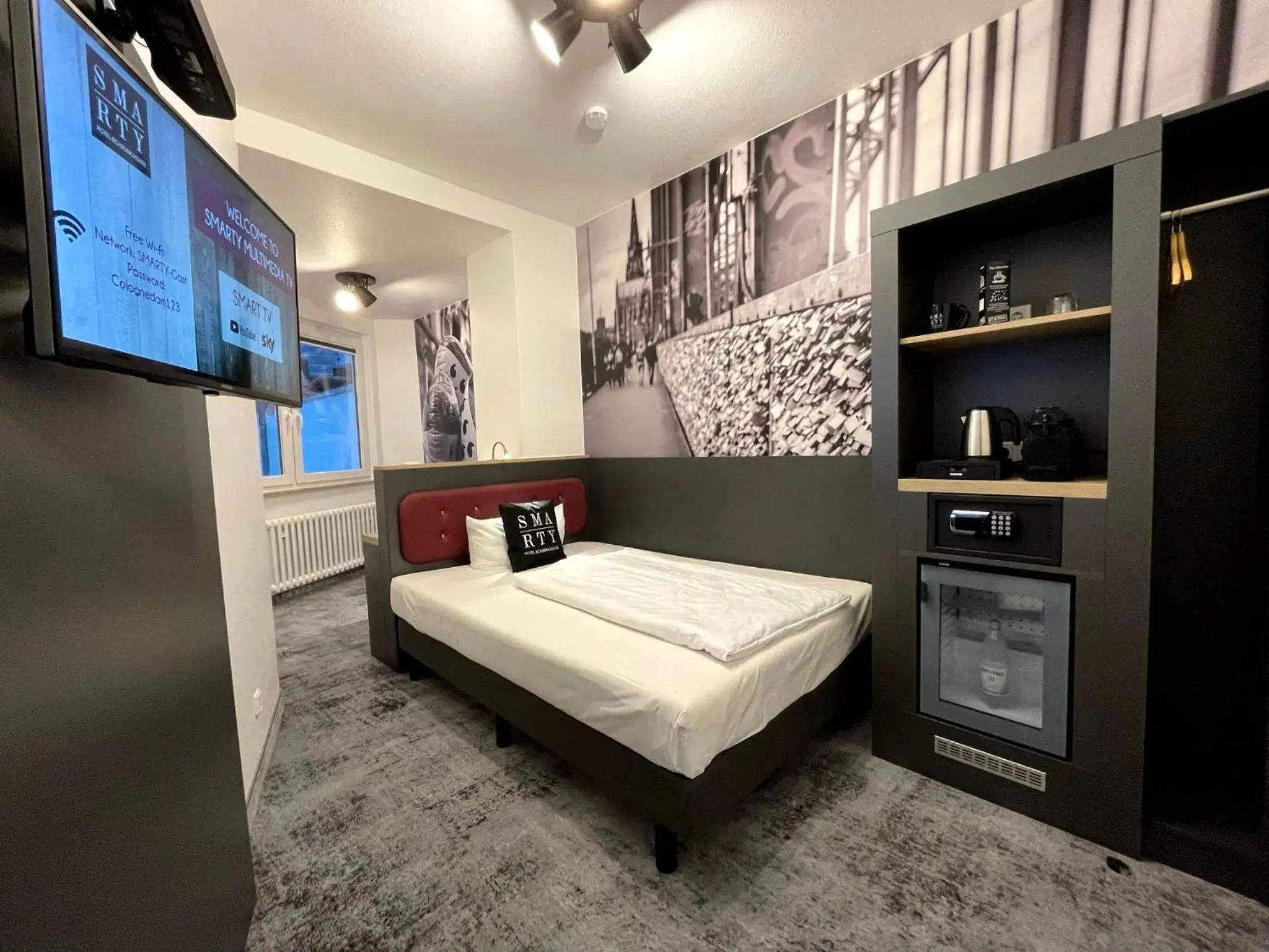 Single Room in SMARTY Cologne Dom Hotel - Boardinghouse - KONTAKTLOSER SELF CHECK-IN Single Room in SMARTY Cologne Dom Hotel - Boardinghouse - KONTAKTLOSER SELF CHECK-IN
