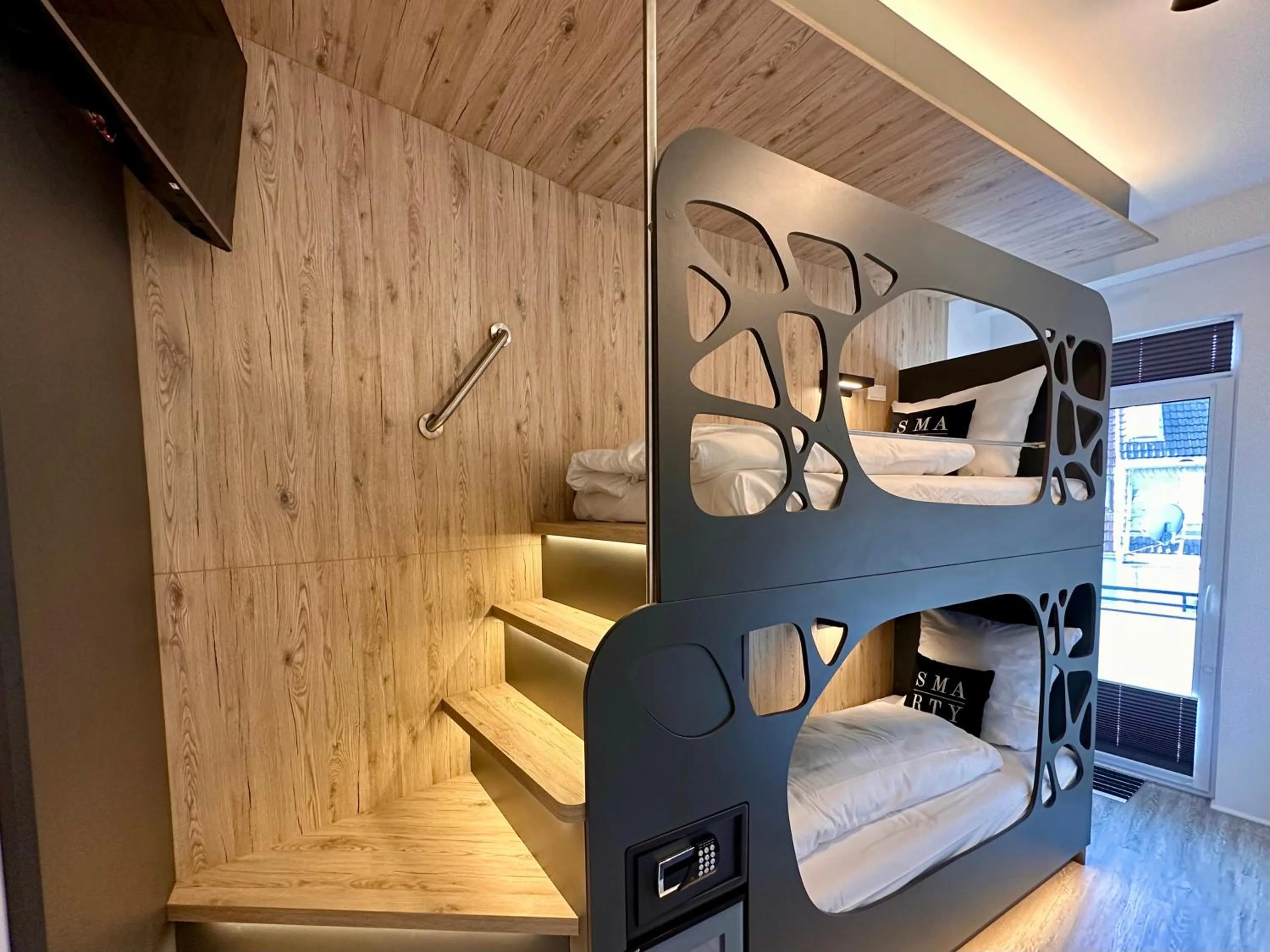 Bed in SMARTY Cologne Dom Hotel - Boardinghouse - KONTAKTLOSER SELF CHECK-IN