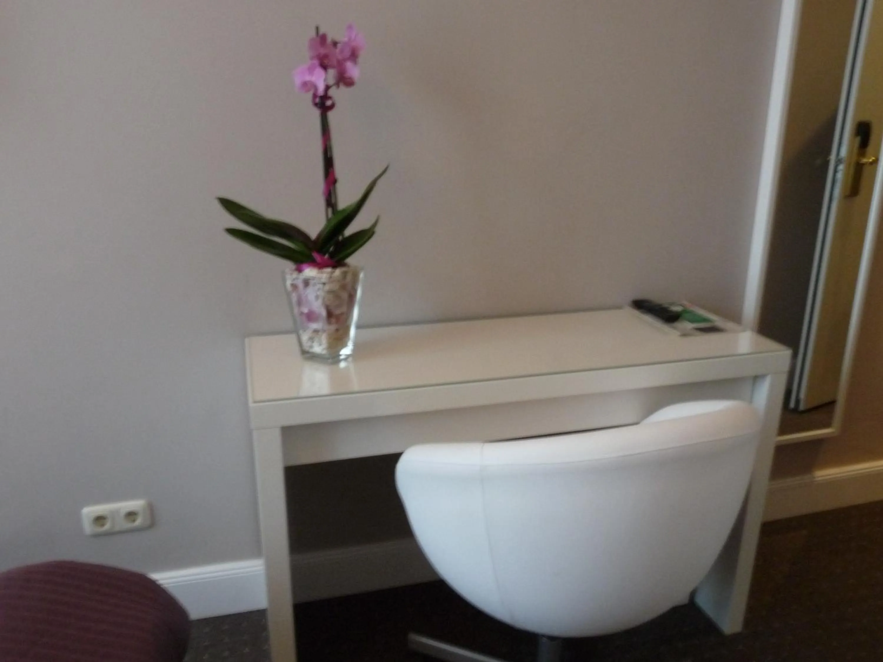 Seating area in Hotel Commodore