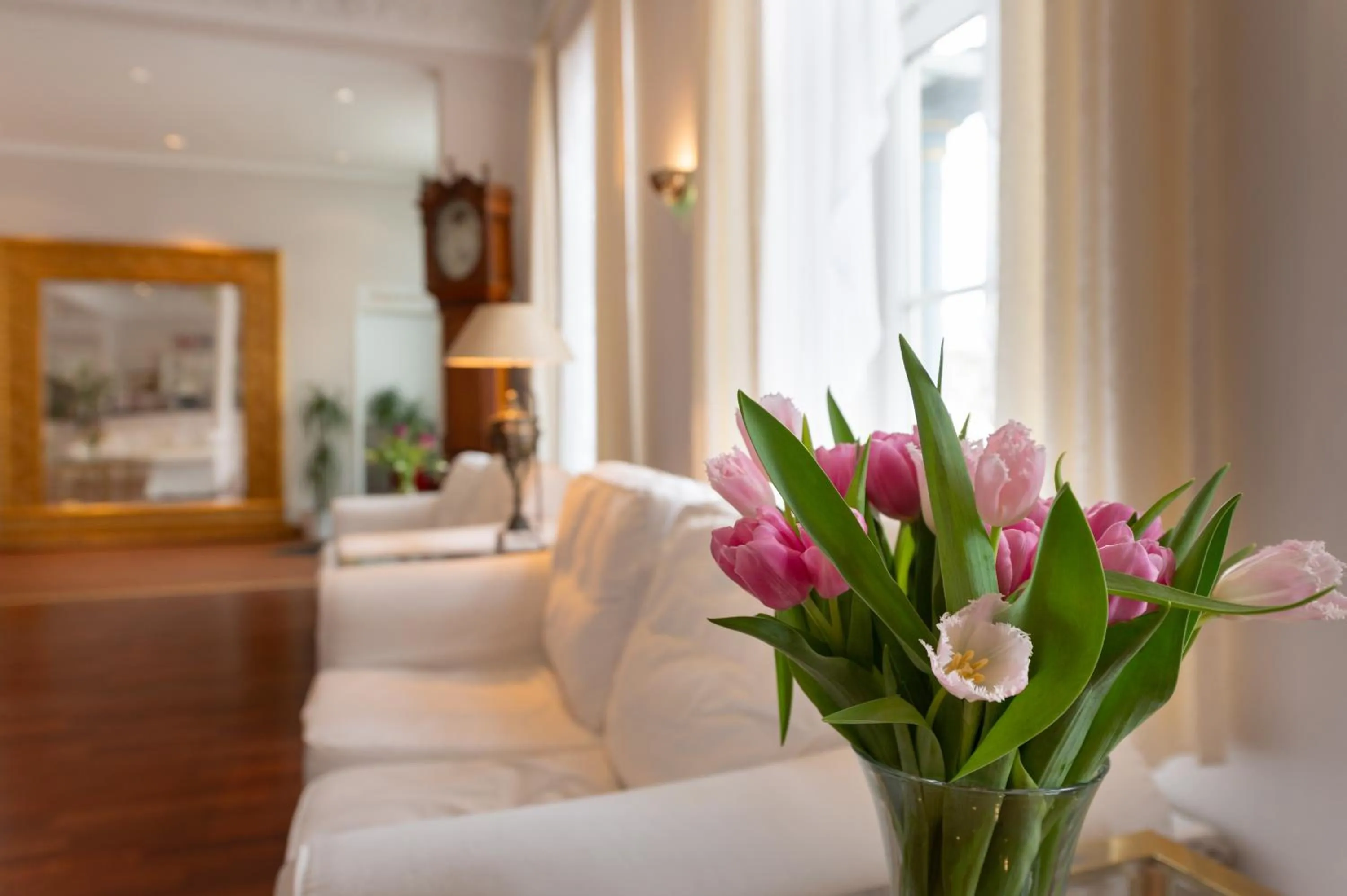 Seating area in Hotel Commodore
