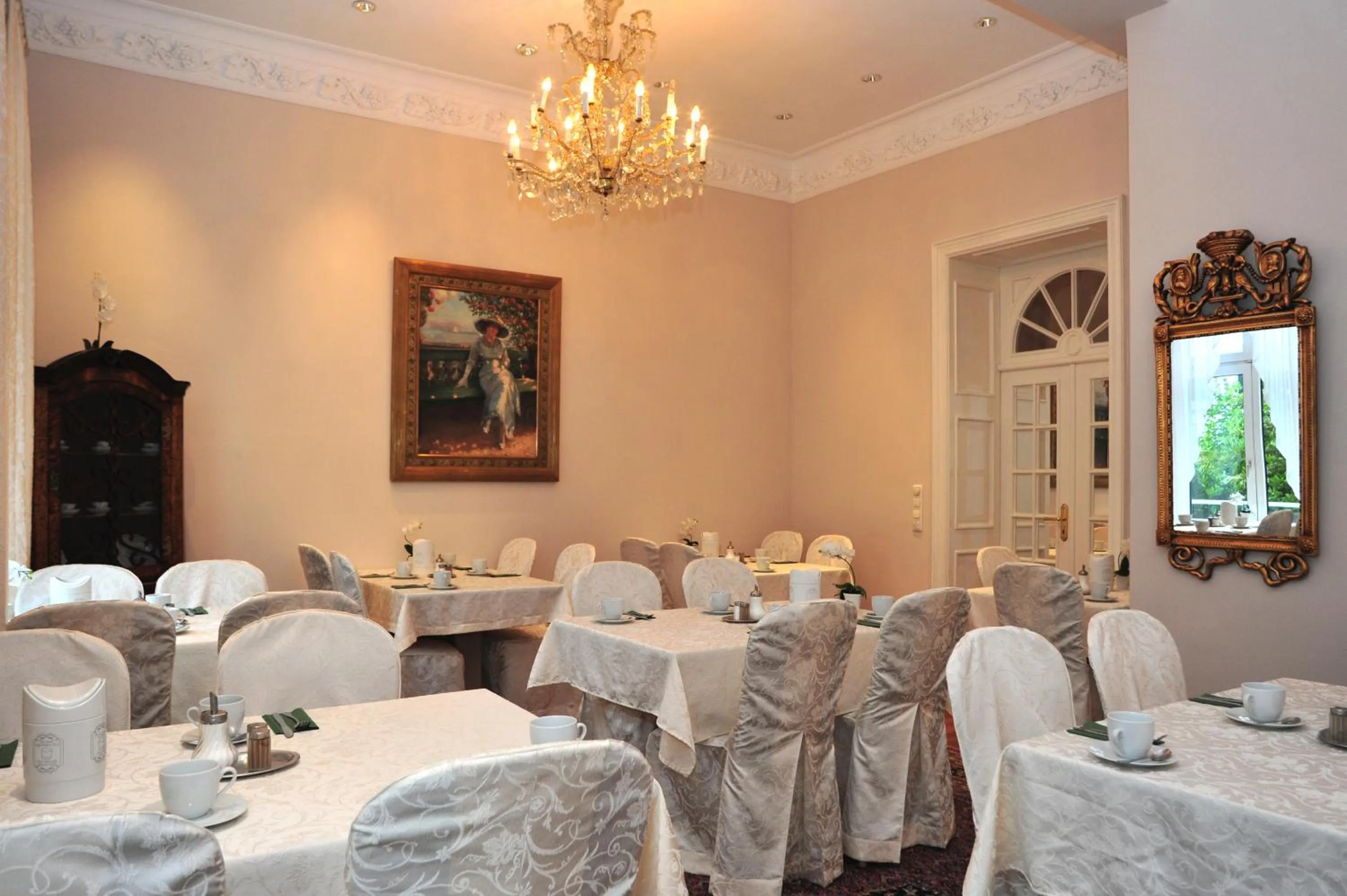 Breakfast in Hotel Commodore