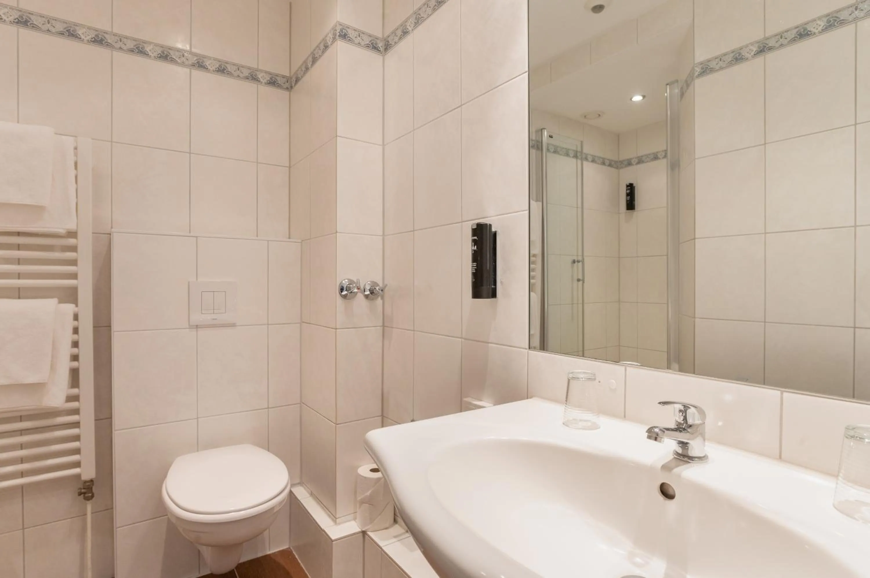 Bathroom in Hotel Commodore