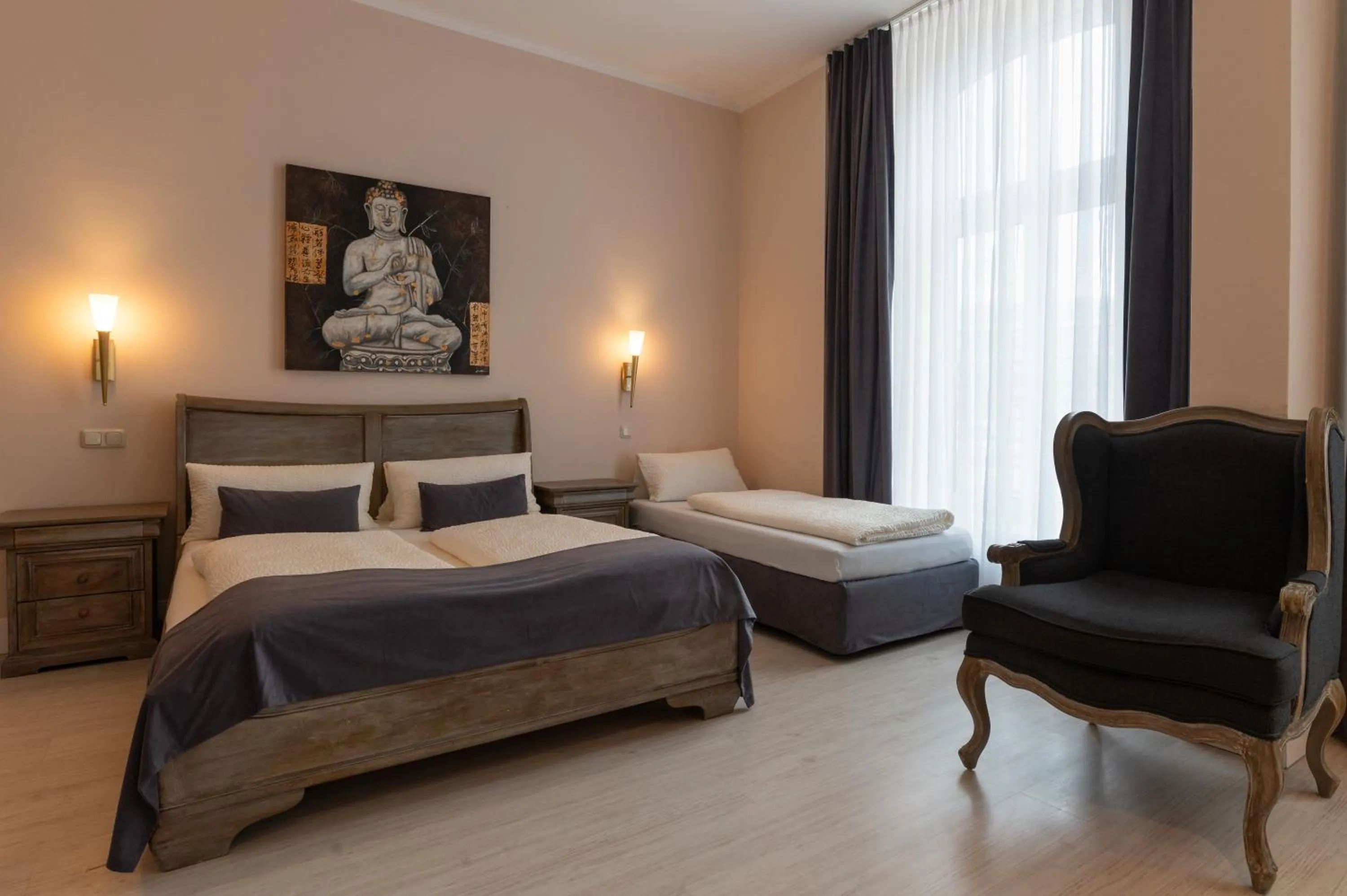 Photo of the whole room, Bed in Hotel Commodore