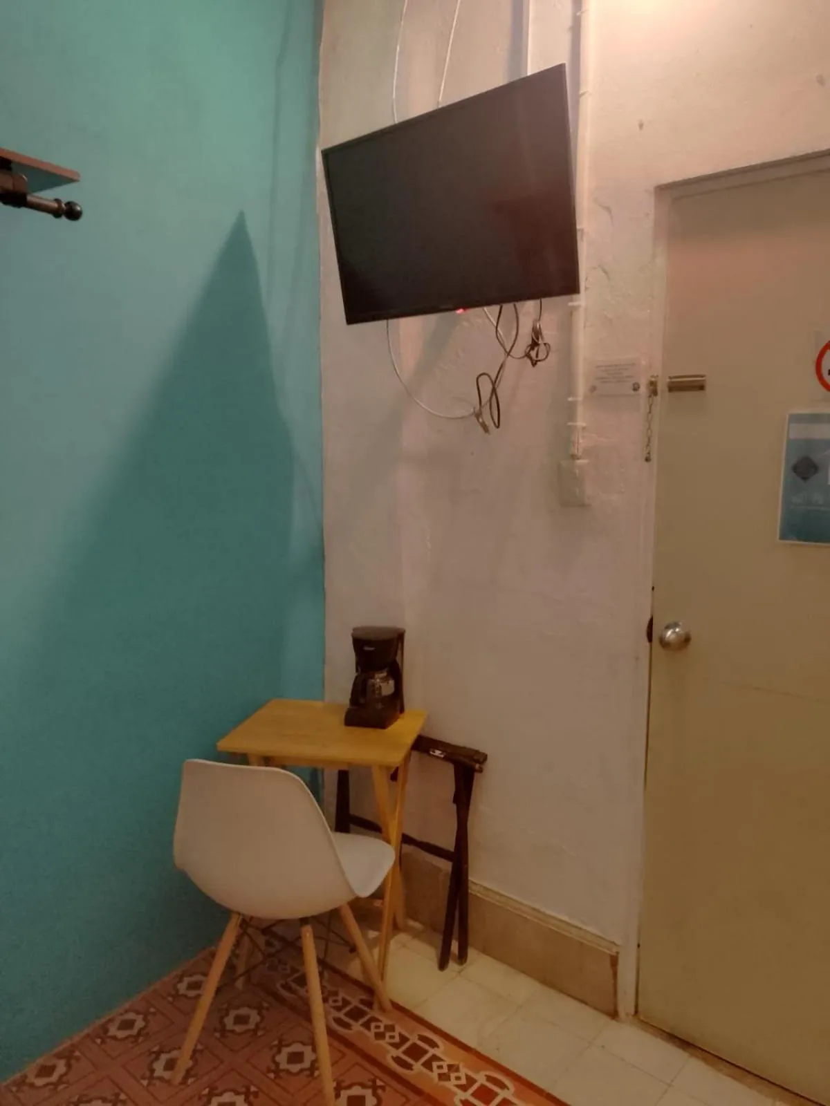 Property building in La Casa del Kéej Hostel