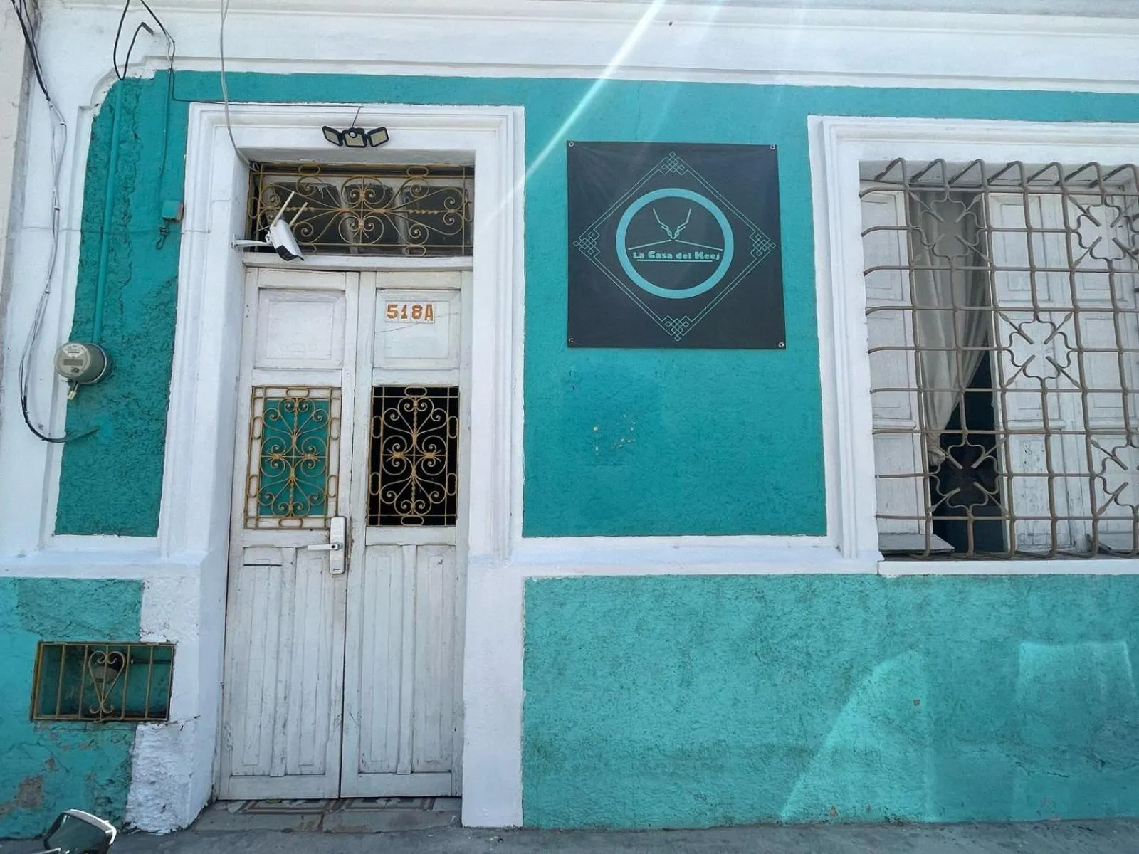 Facade/entrance in La Casa del Kéej Hostel