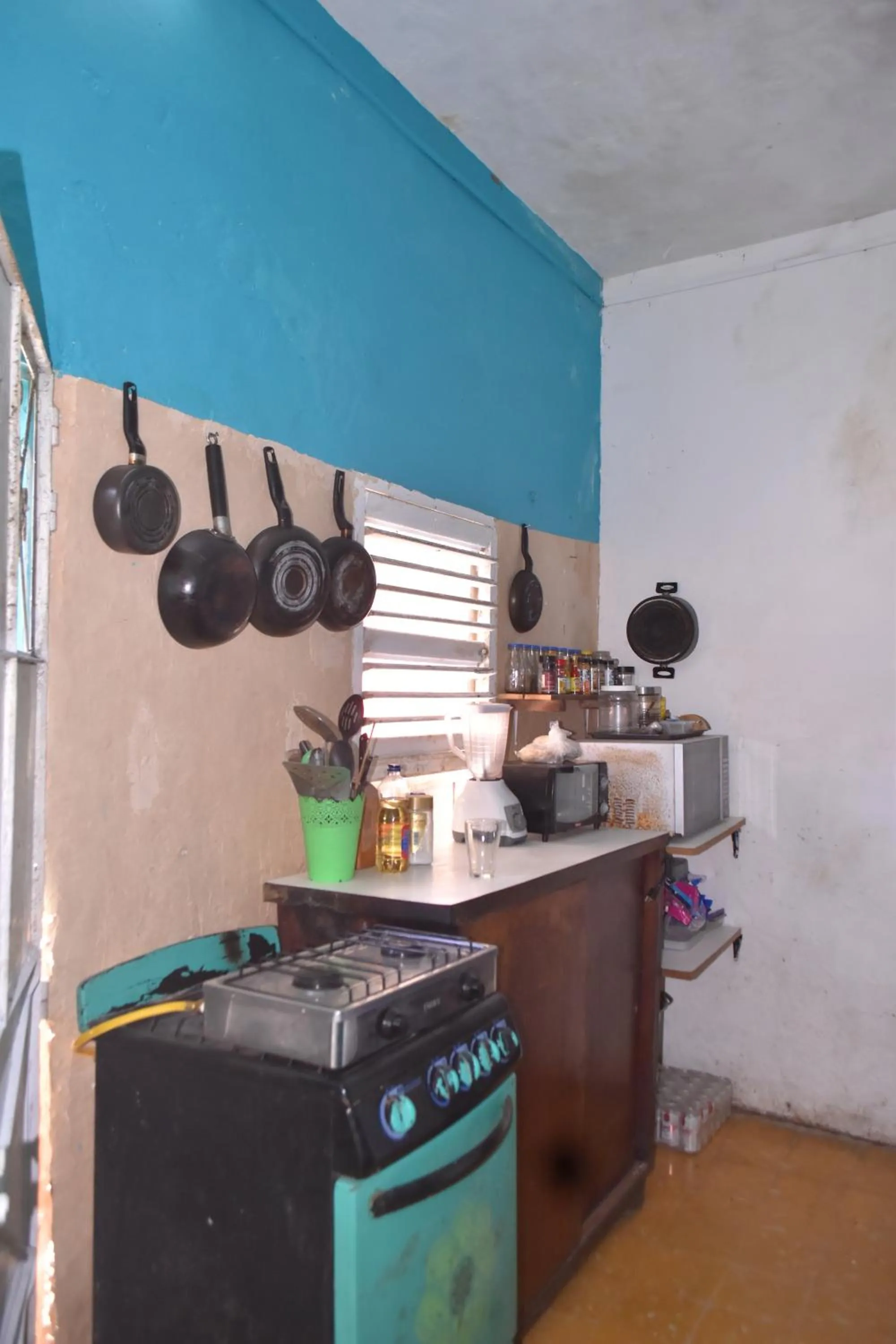 Kitchen or kitchenette in La Casa del Kéej Hostel