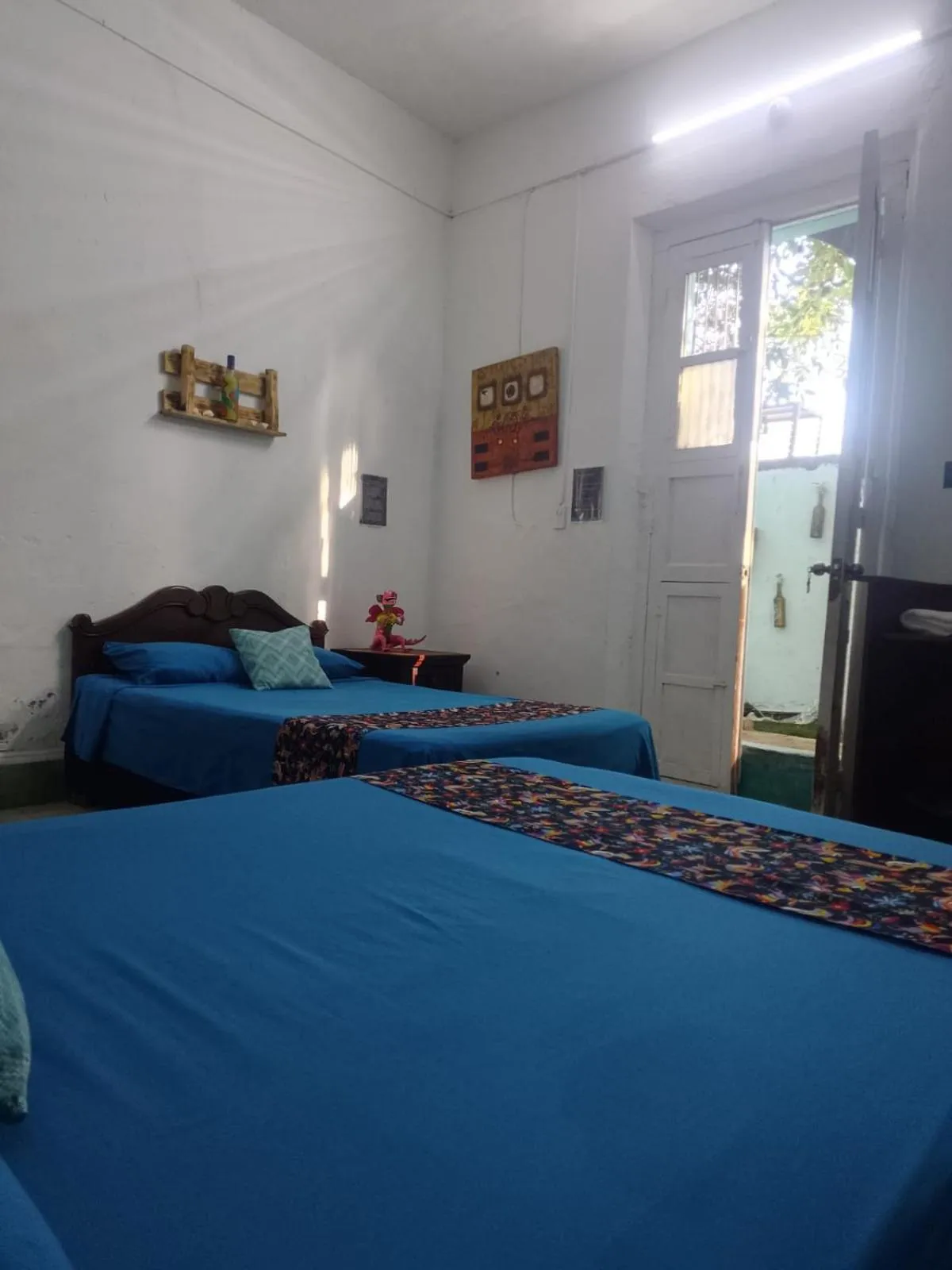 Property building, Bed in La Casa del Kéej Hostel