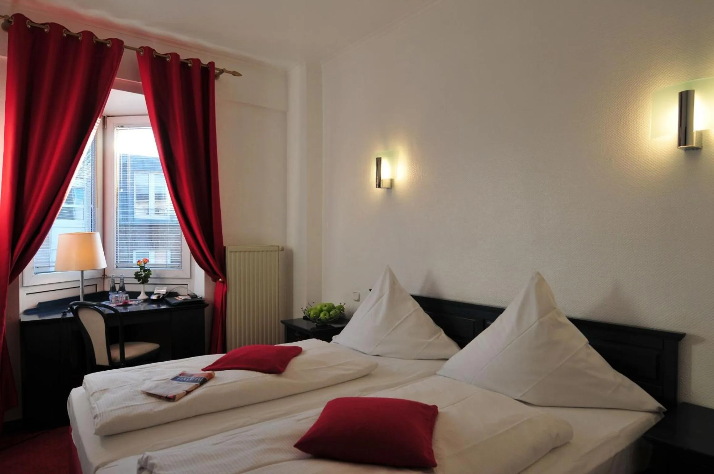 Photo of the whole room, Bed in Cerano City Hotel Köln am Dom