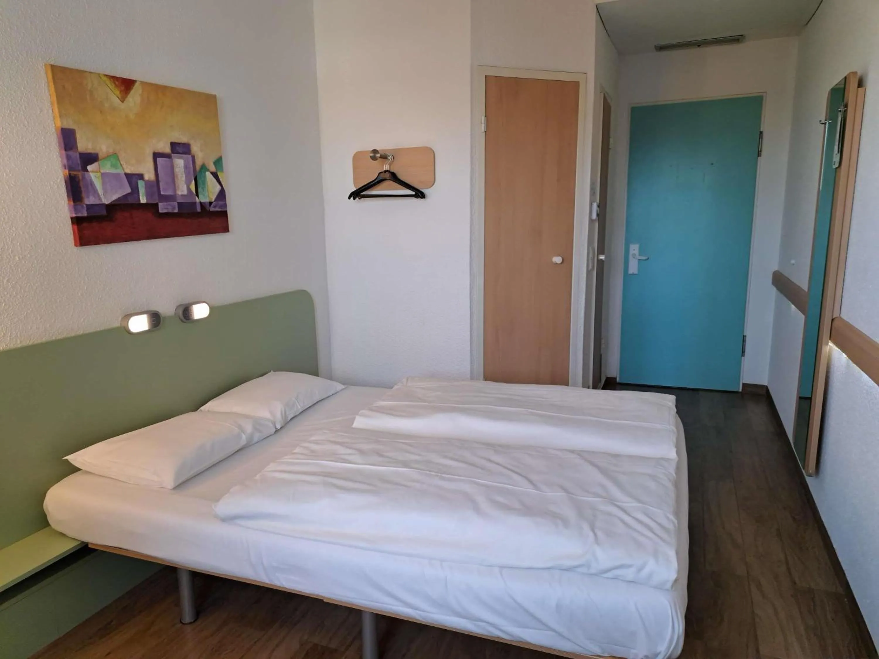Bedroom, Bed in ibis budget Berlin Ost