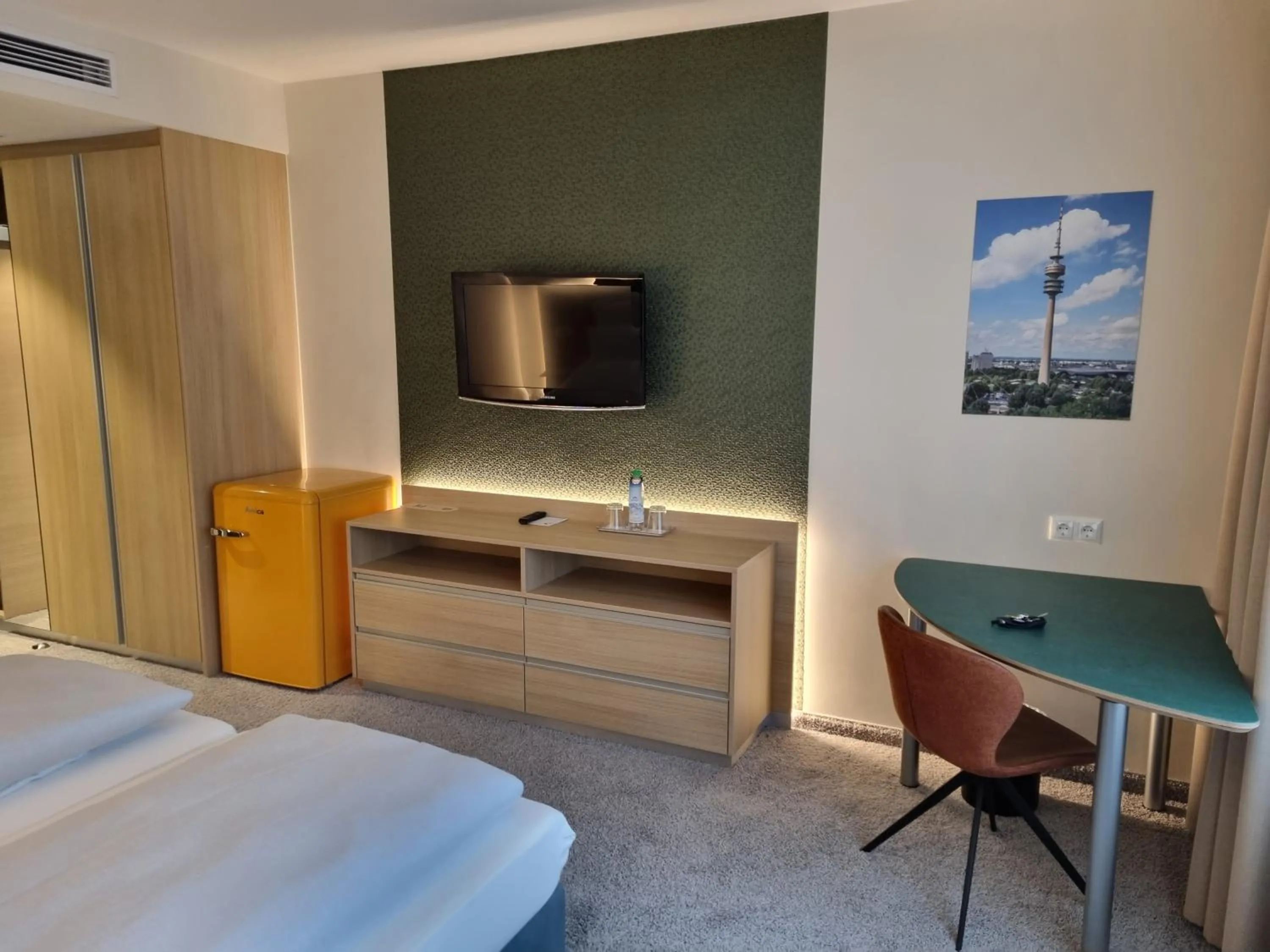 Large Double Room - single occupancy in myMINGA13 - Hotel & serviced Apartments