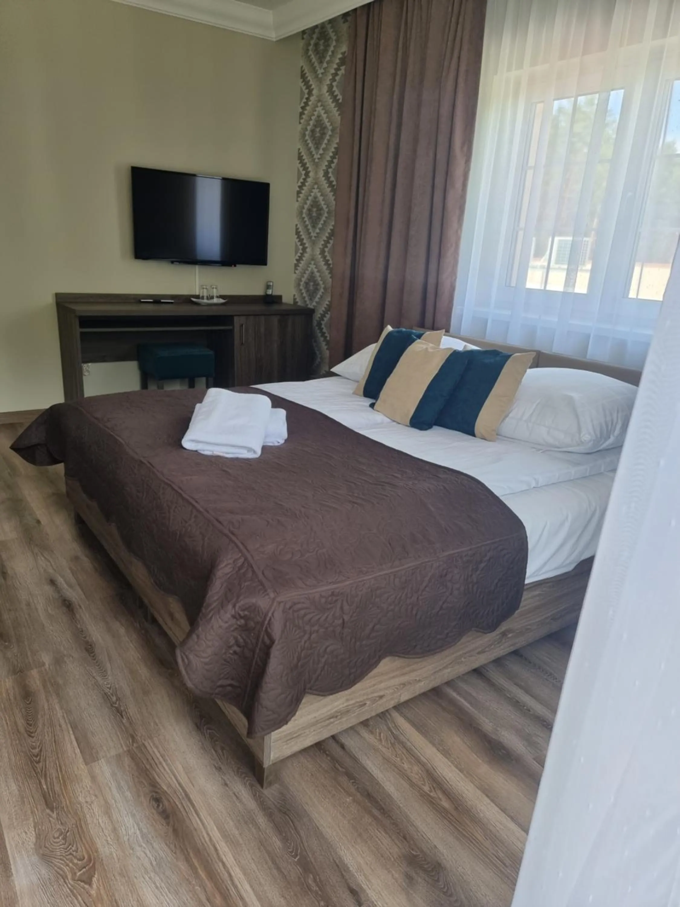 Communal lounge/ TV room, Bed in Dworek za Lasem