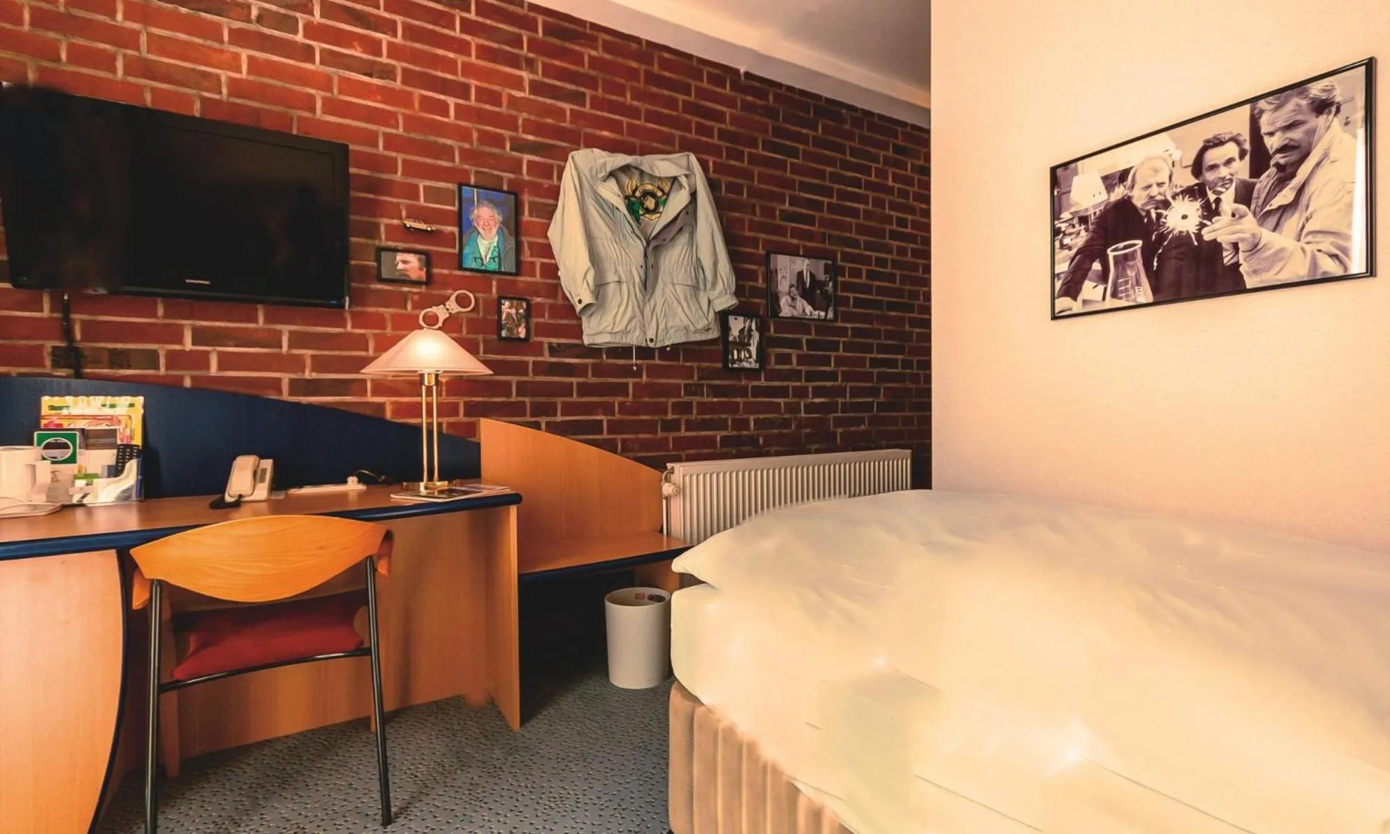 Photo of the whole room, Bed in Retro - Art - Hotel Lünen