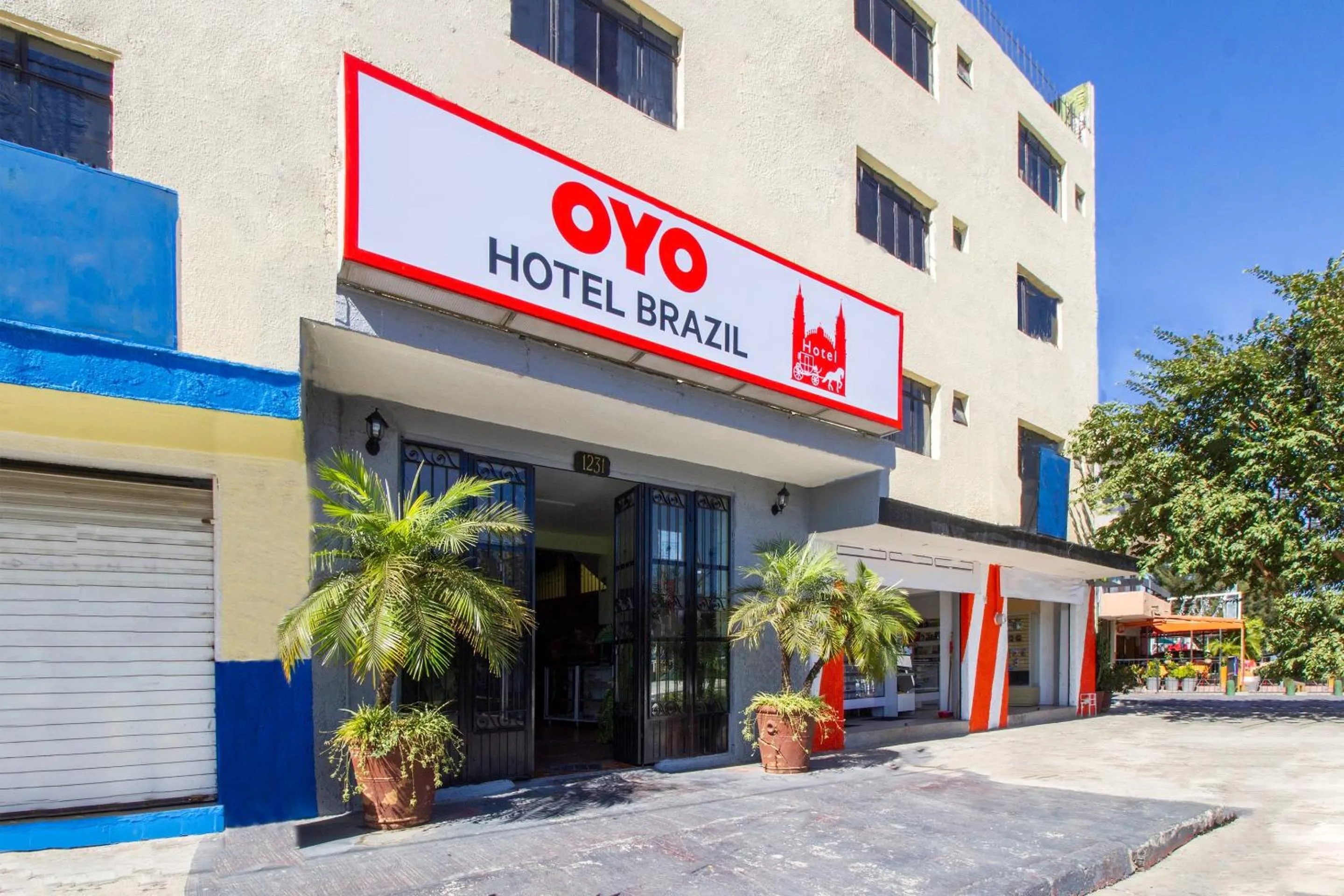 Facade/entrance in OYO Hotel Brazil,Guadalajara,Estadio Jalisco