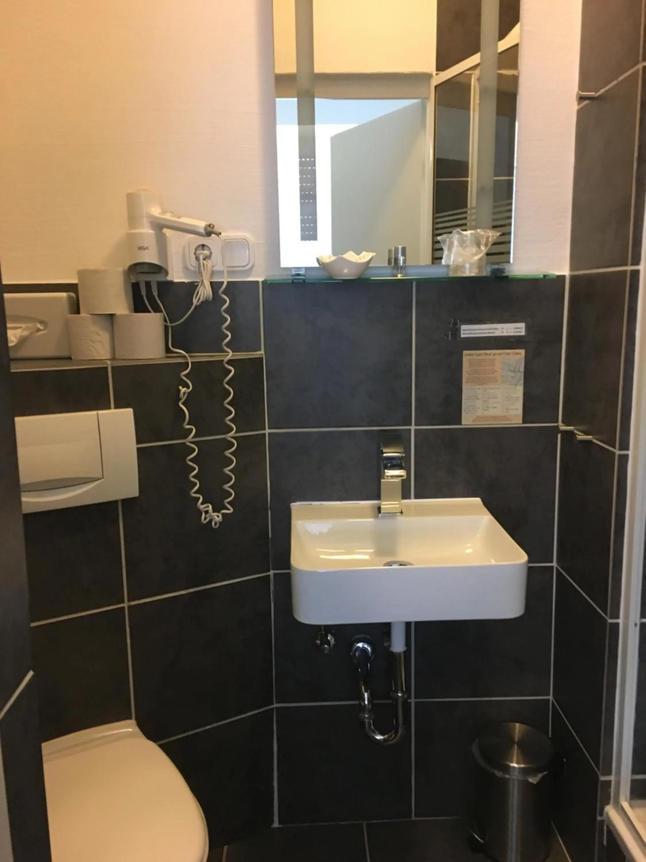 Bathroom in Hotel Augsburg Goldener Falke