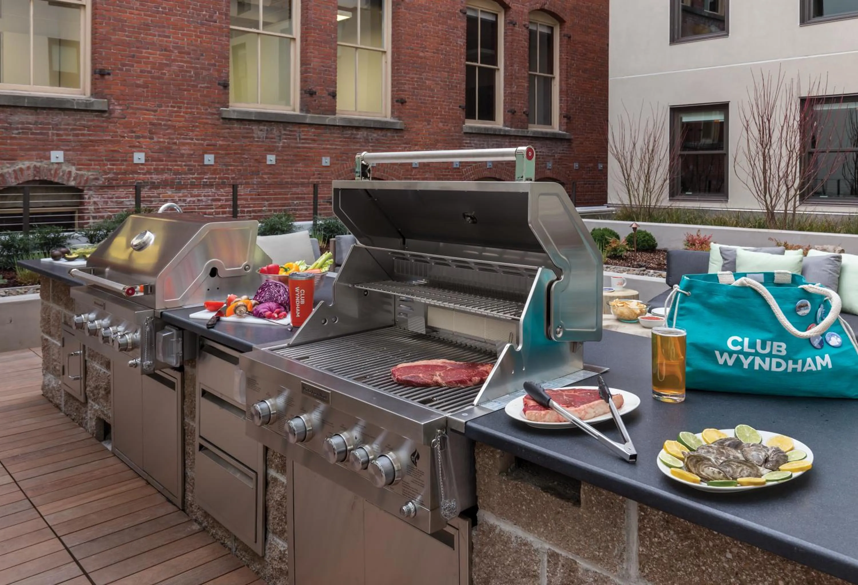 BBQ facilities in WorldMark Portland Waterfront Park