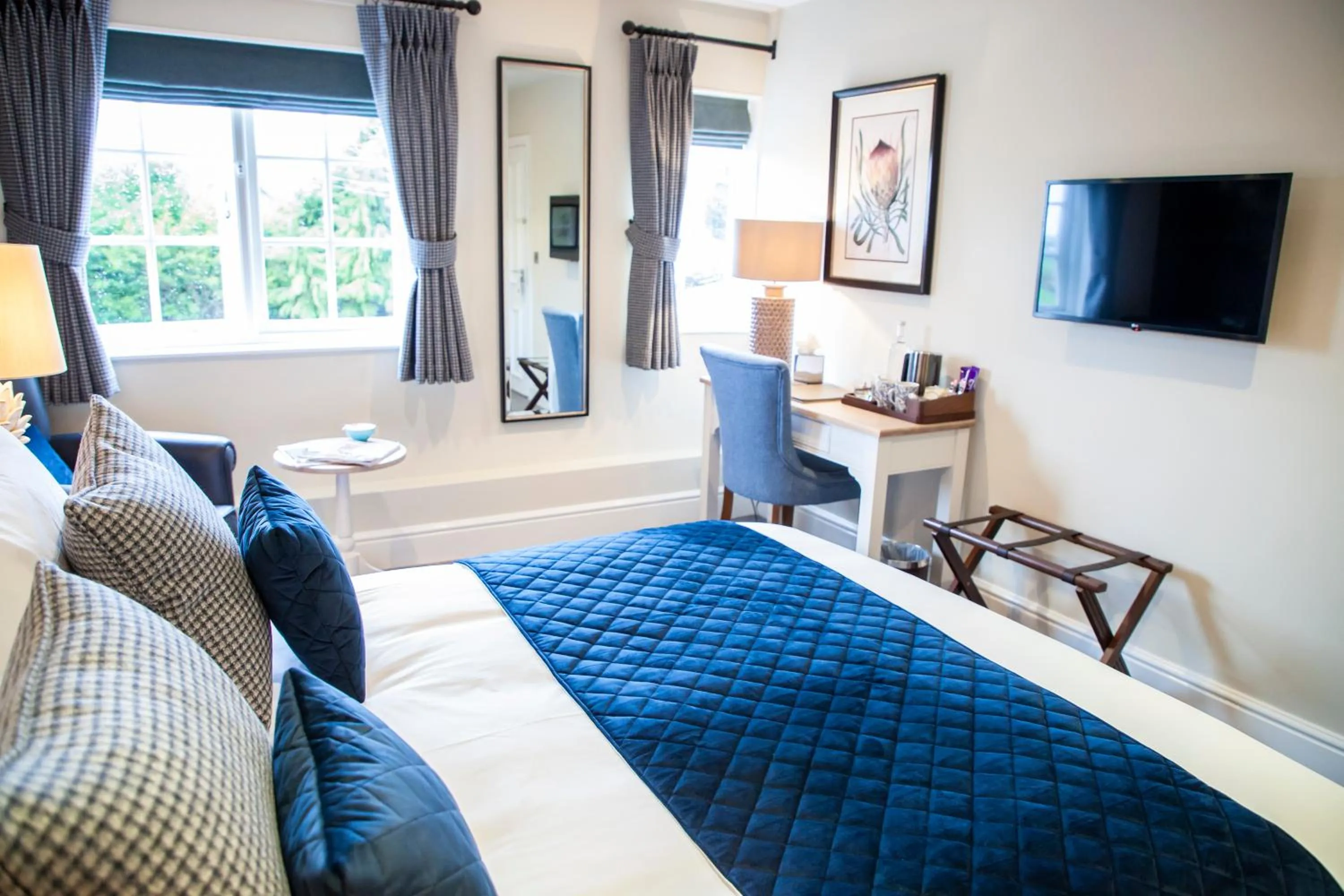 Photo of the whole room, Bed in The Bell - Brunning and Price