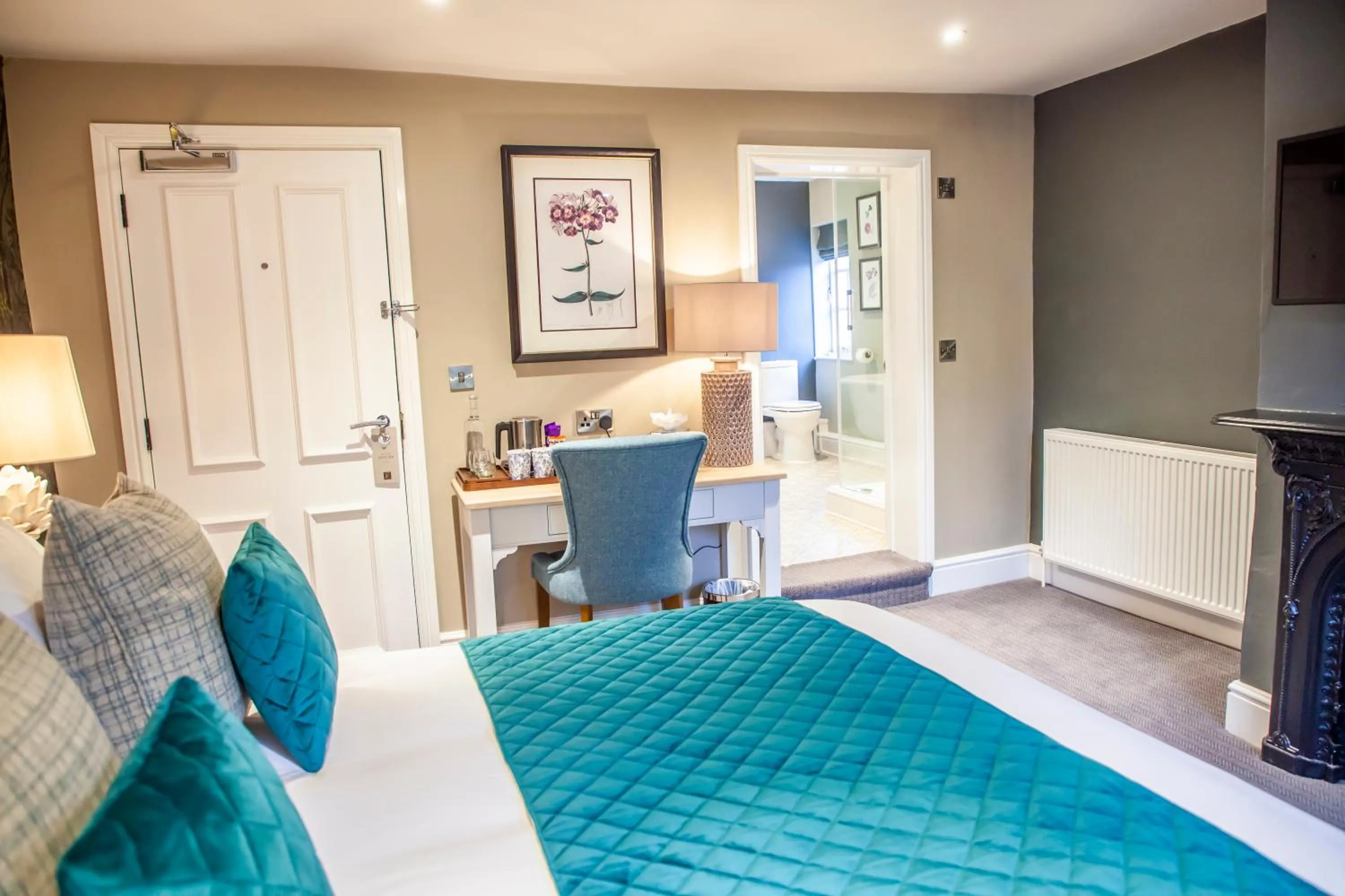 Photo of the whole room, Bed in The Bell - Brunning and Price