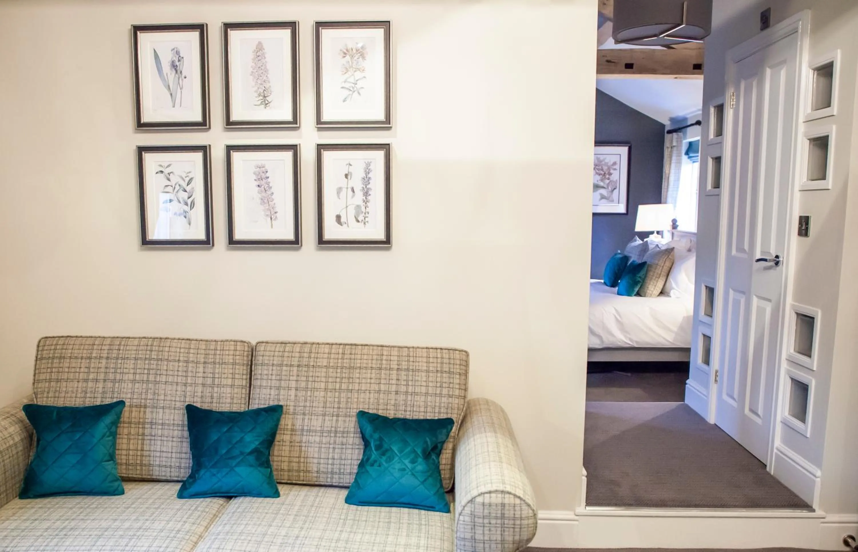 Living room, Bed in The Bell - Brunning and Price