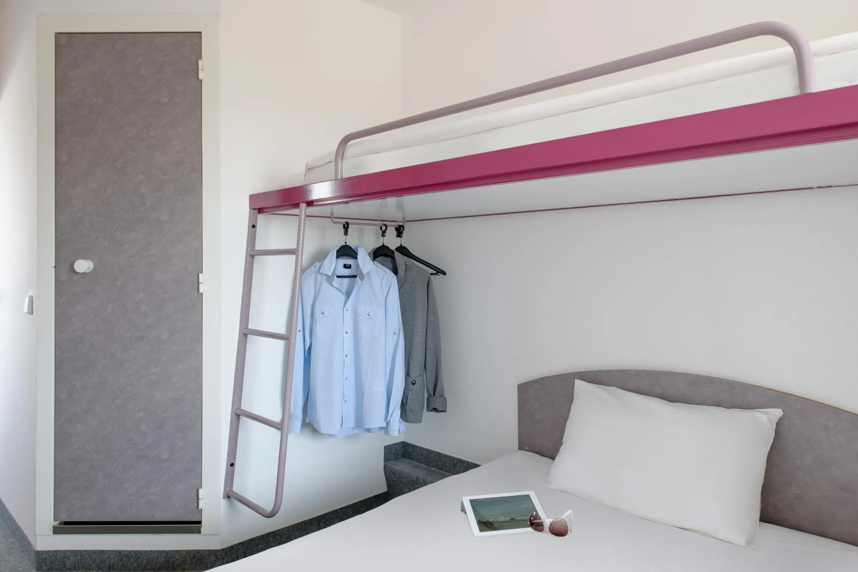 Photo of the whole room, Bed in ibis budget Berlin Hoppegarten