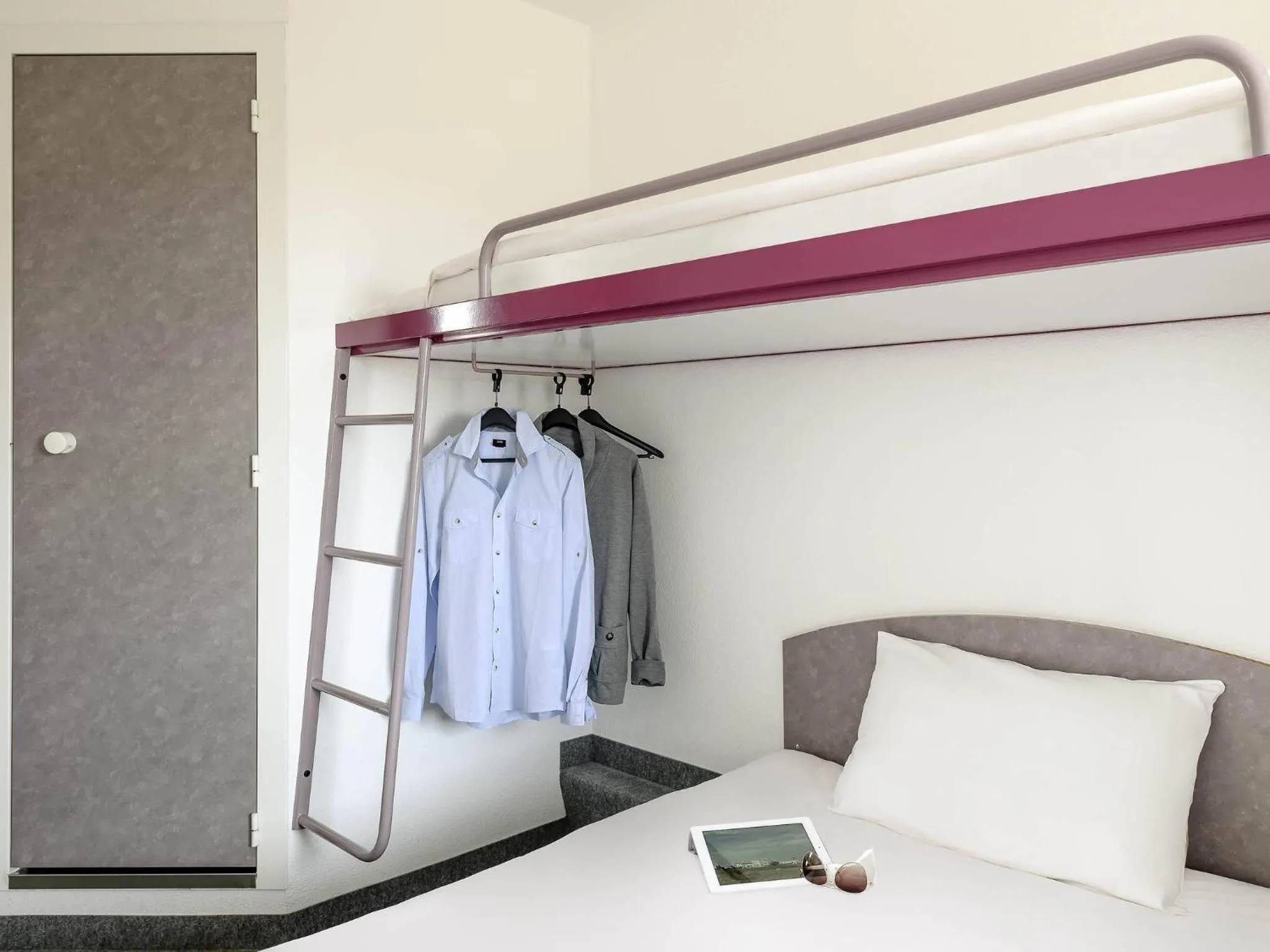 Bedroom, Bed in ibis budget Berlin Hoppegarten