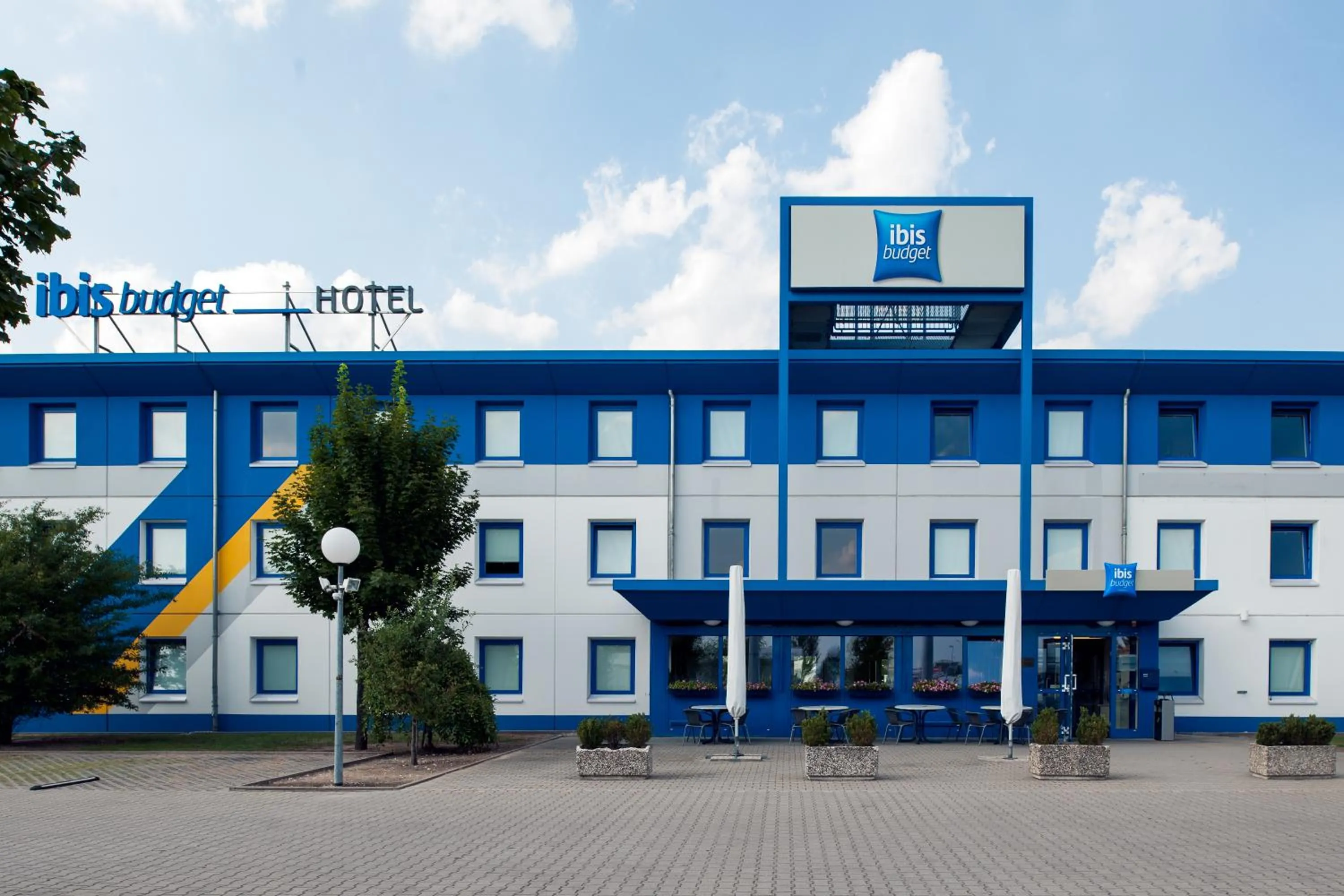 Facade/entrance in ibis budget Berlin Hoppegarten