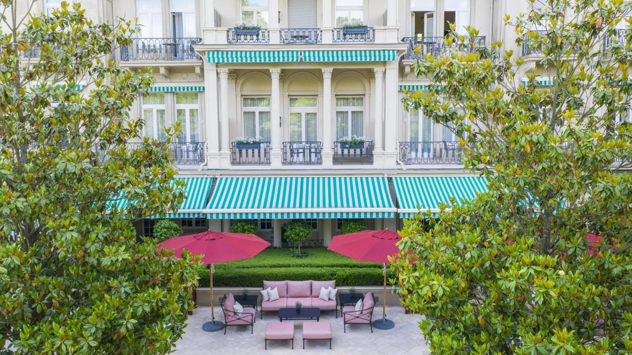 Lounge or bar in Brenners Park Hotel & Spa, Oetker Hotels