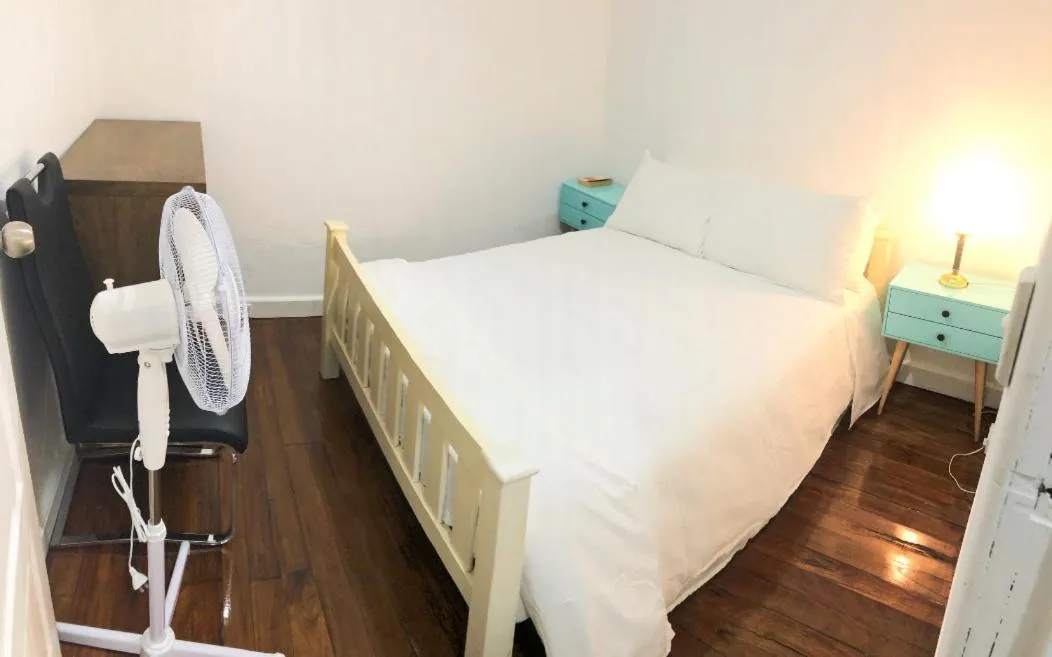 Bed in Low price clean linen and free stuff No 2 plenty of on street parking G1