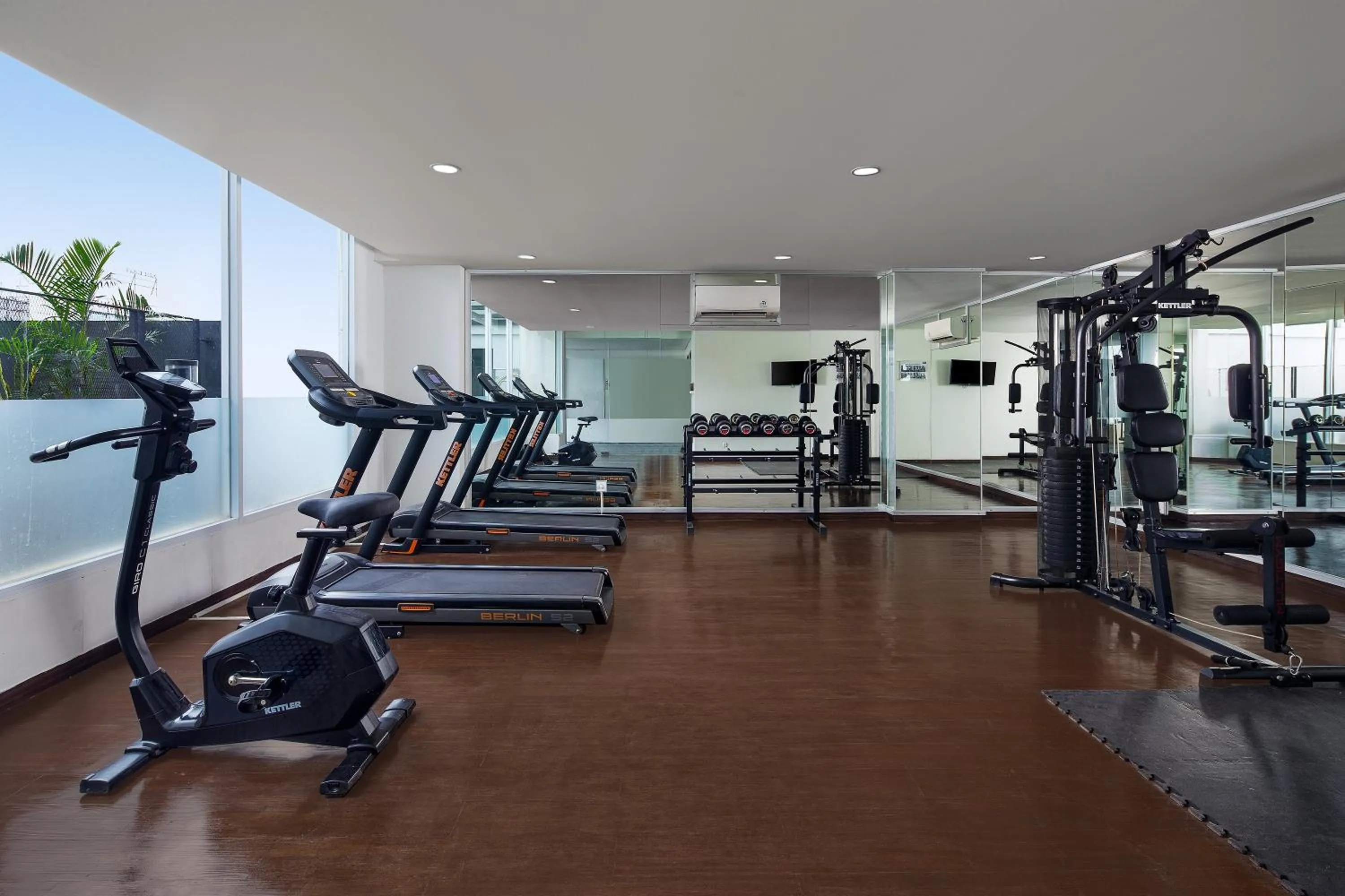 Fitness centre/facilities in Luminor Hotel Purwokerto By WH