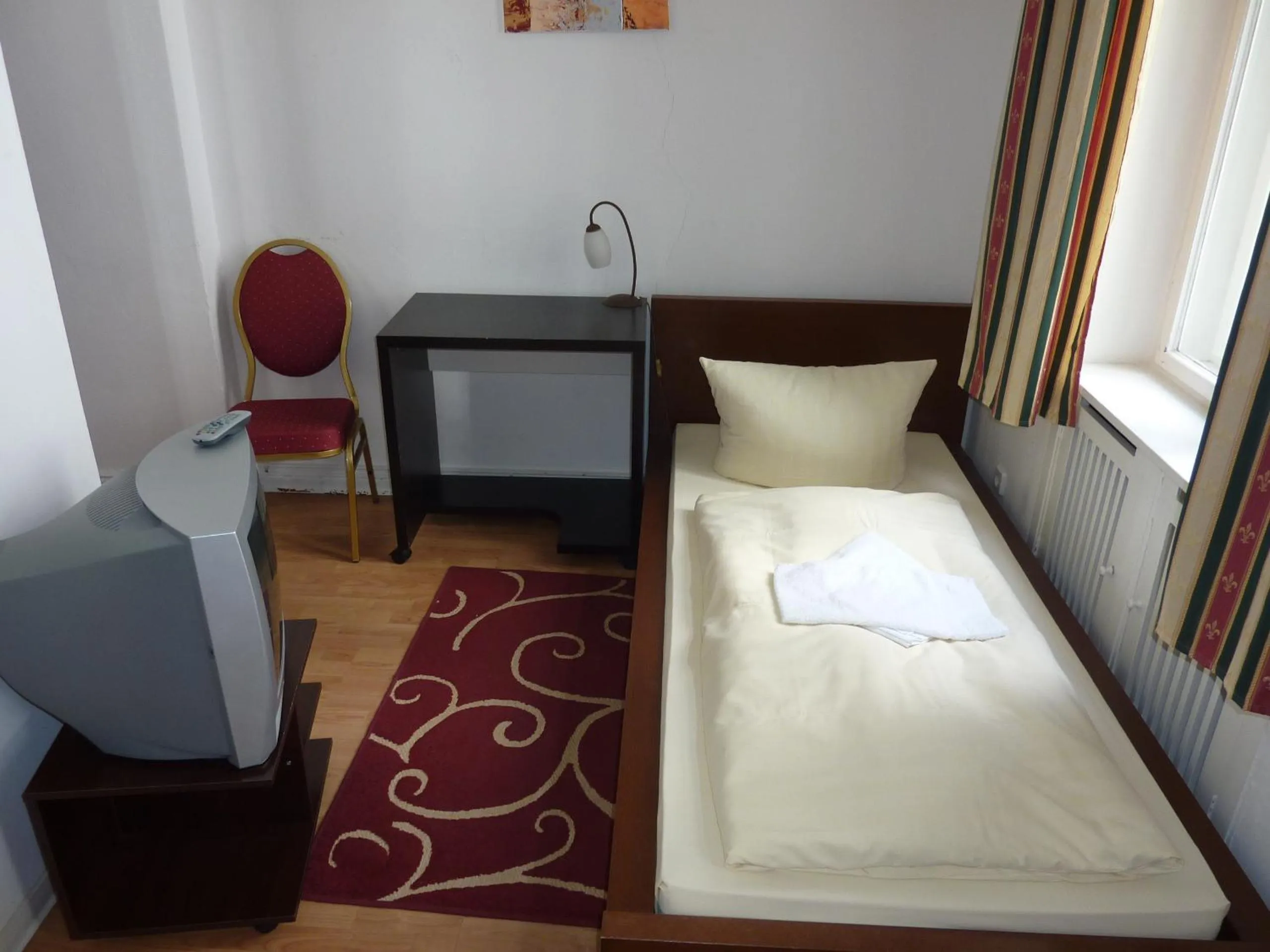 Photo of the whole room, Bed in Hotel Pension Kima