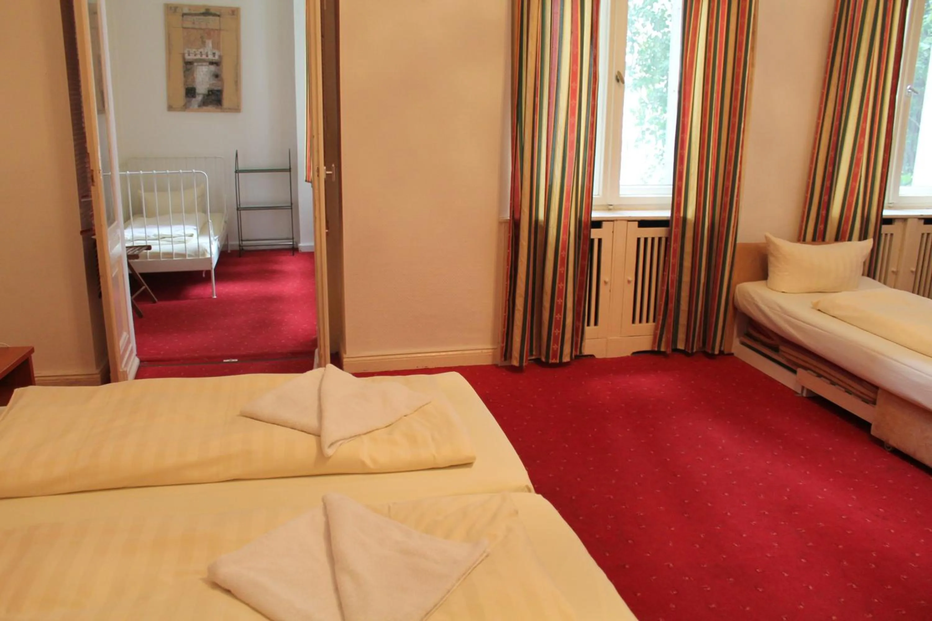 Photo of the whole room, Bed in Hotel Pension Kima