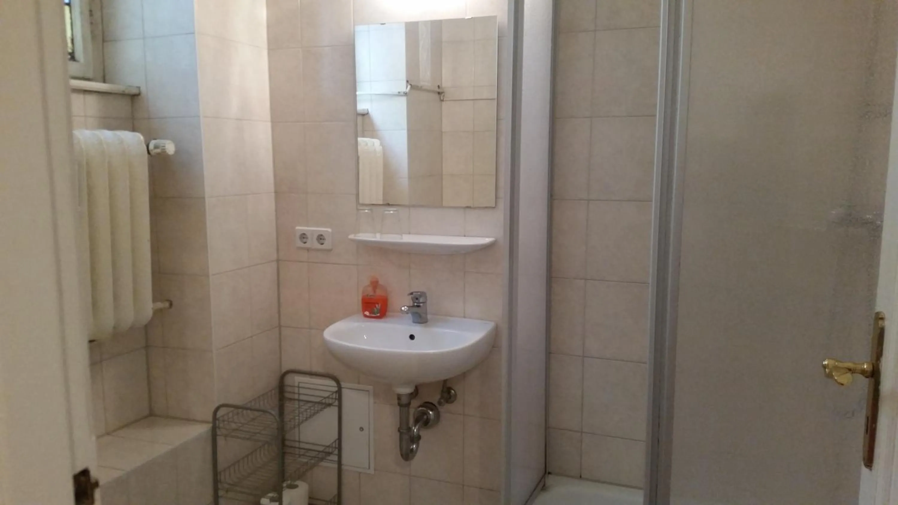 Bathroom in Hotel Pension Kima