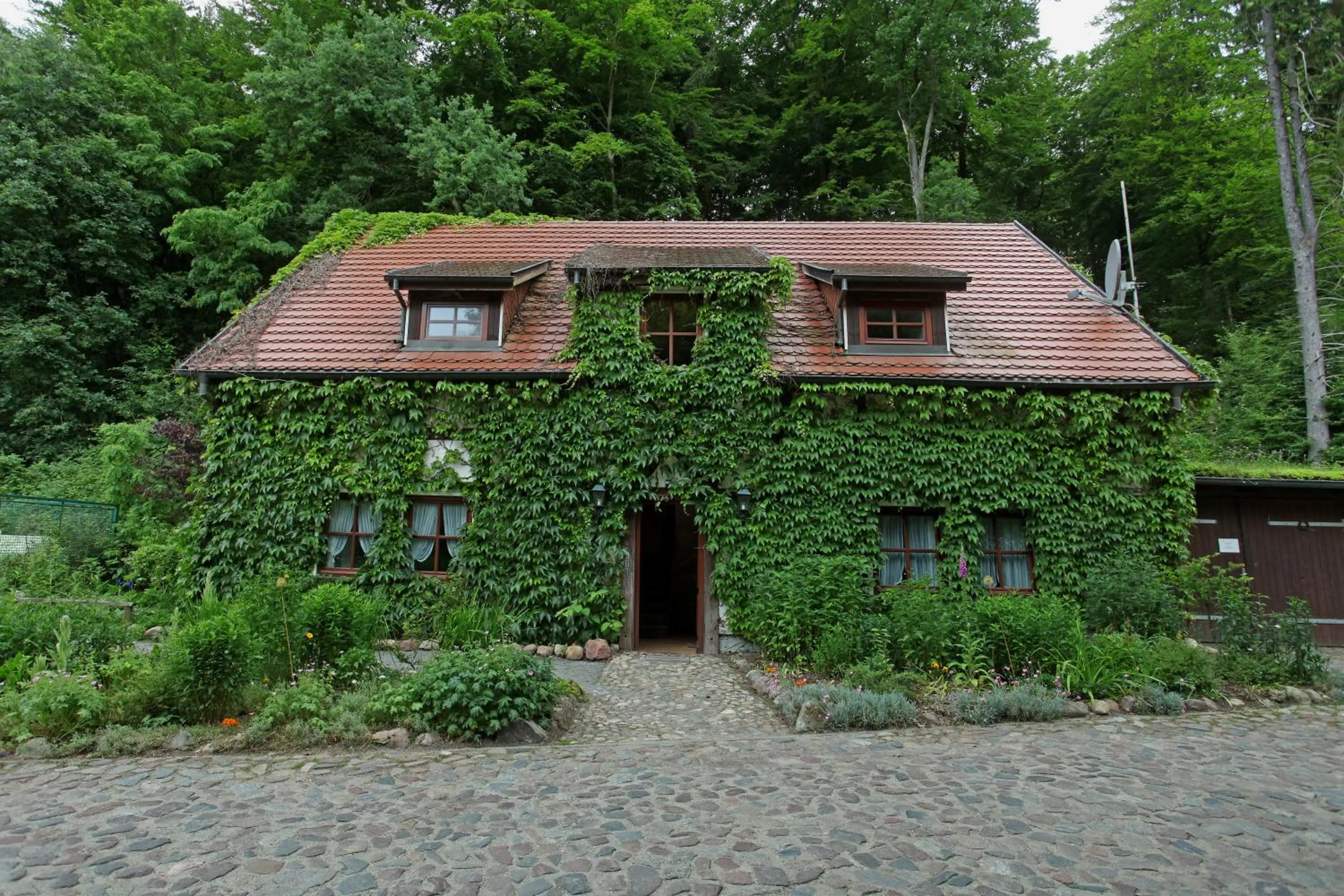 Facade/entrance in Hotel Boltenmühle
