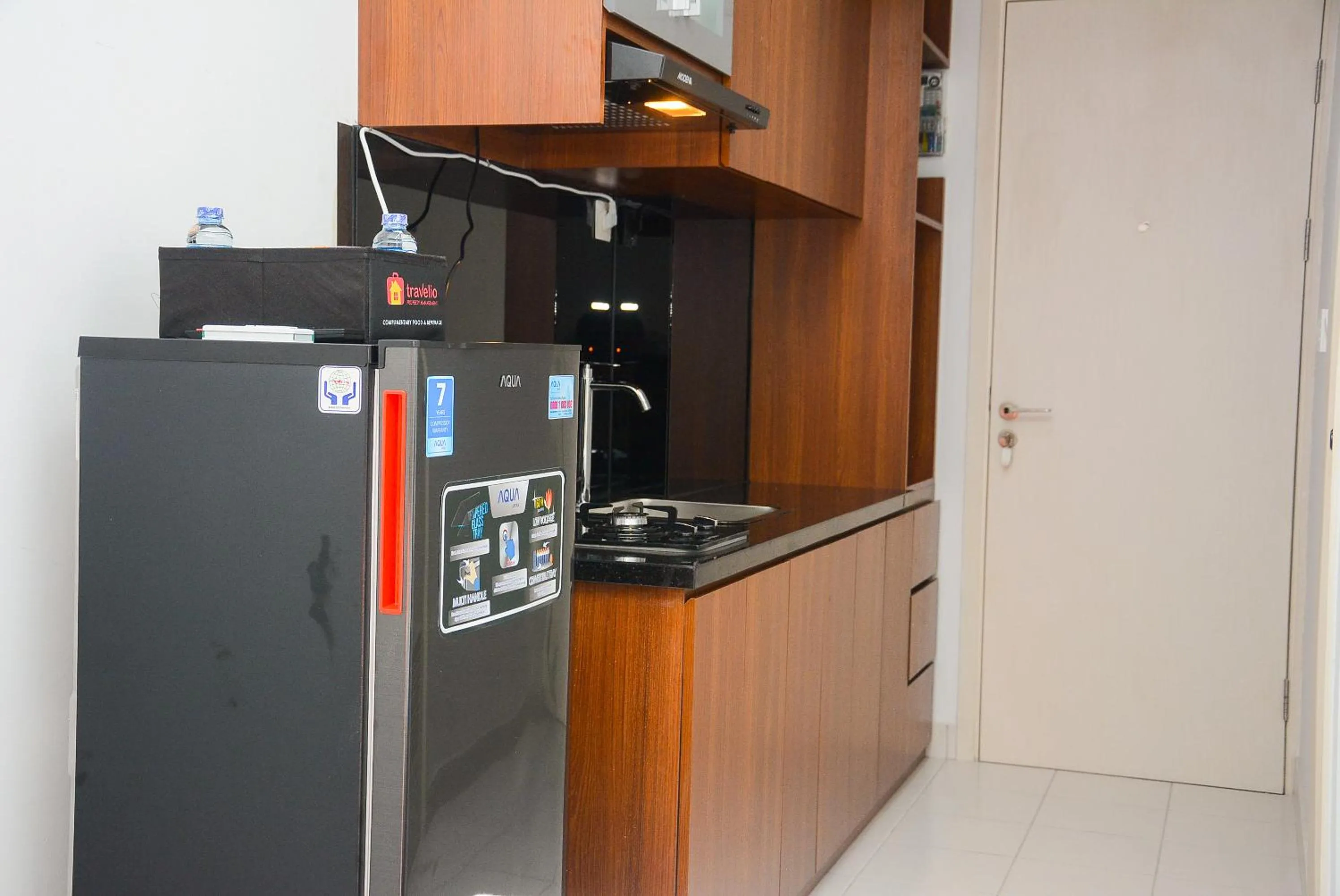 Kitchen or kitchenette in Comfy Studio Room at Patraland Urbano Apartment By Travelio