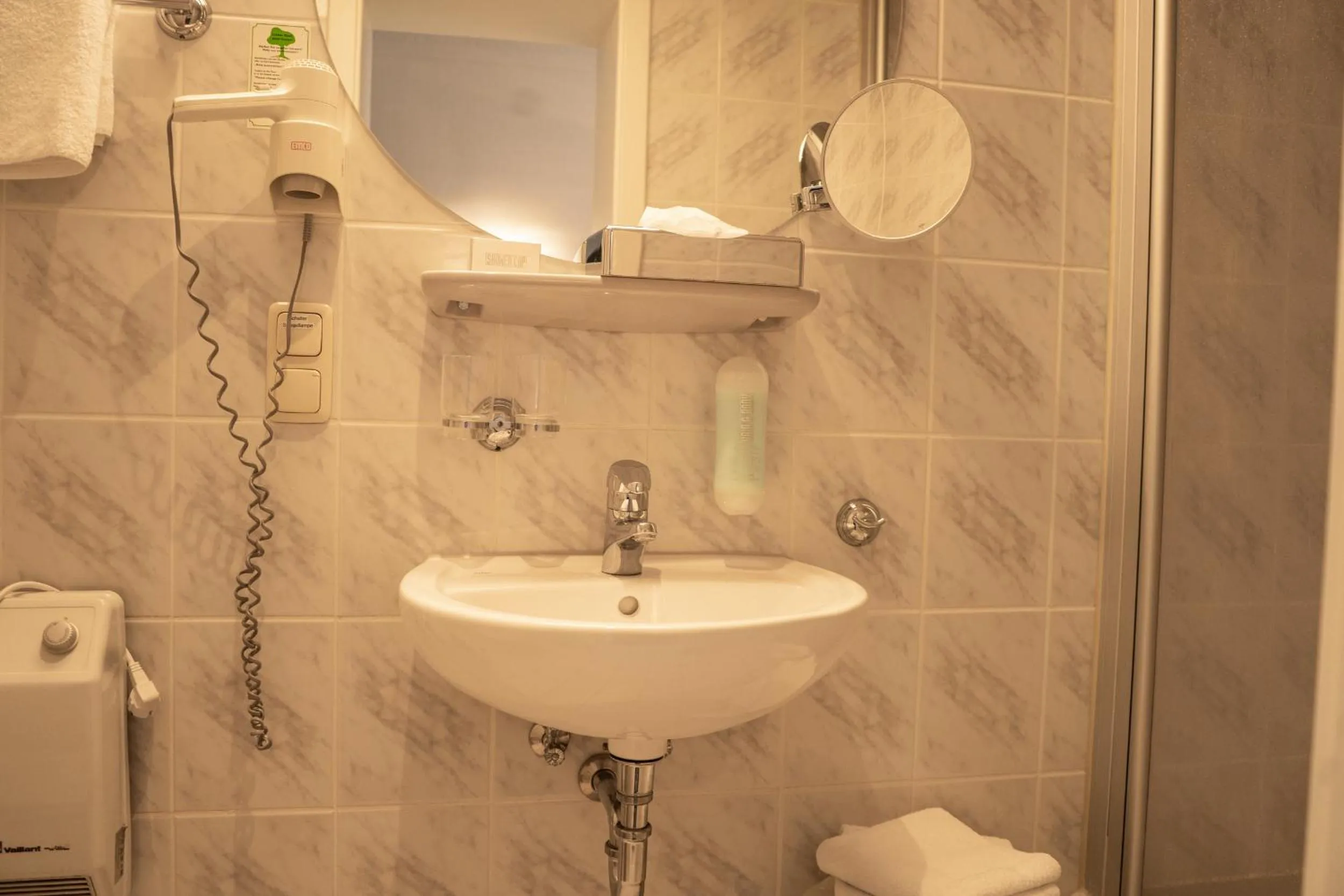 Bathroom in Hotel & Restaurant Am Alten Rhin