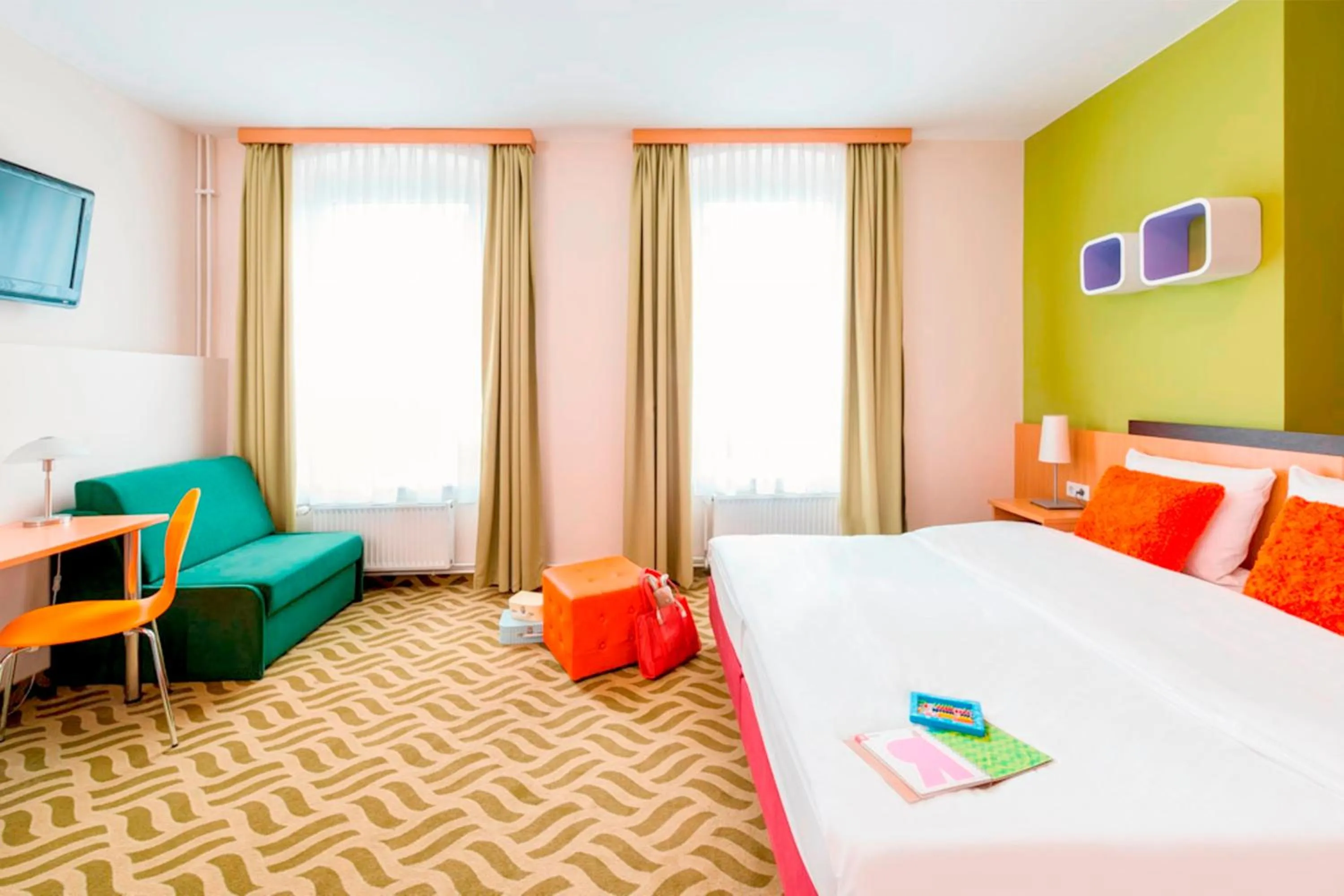 Photo of the whole room in ibis Styles Berlin City Ost