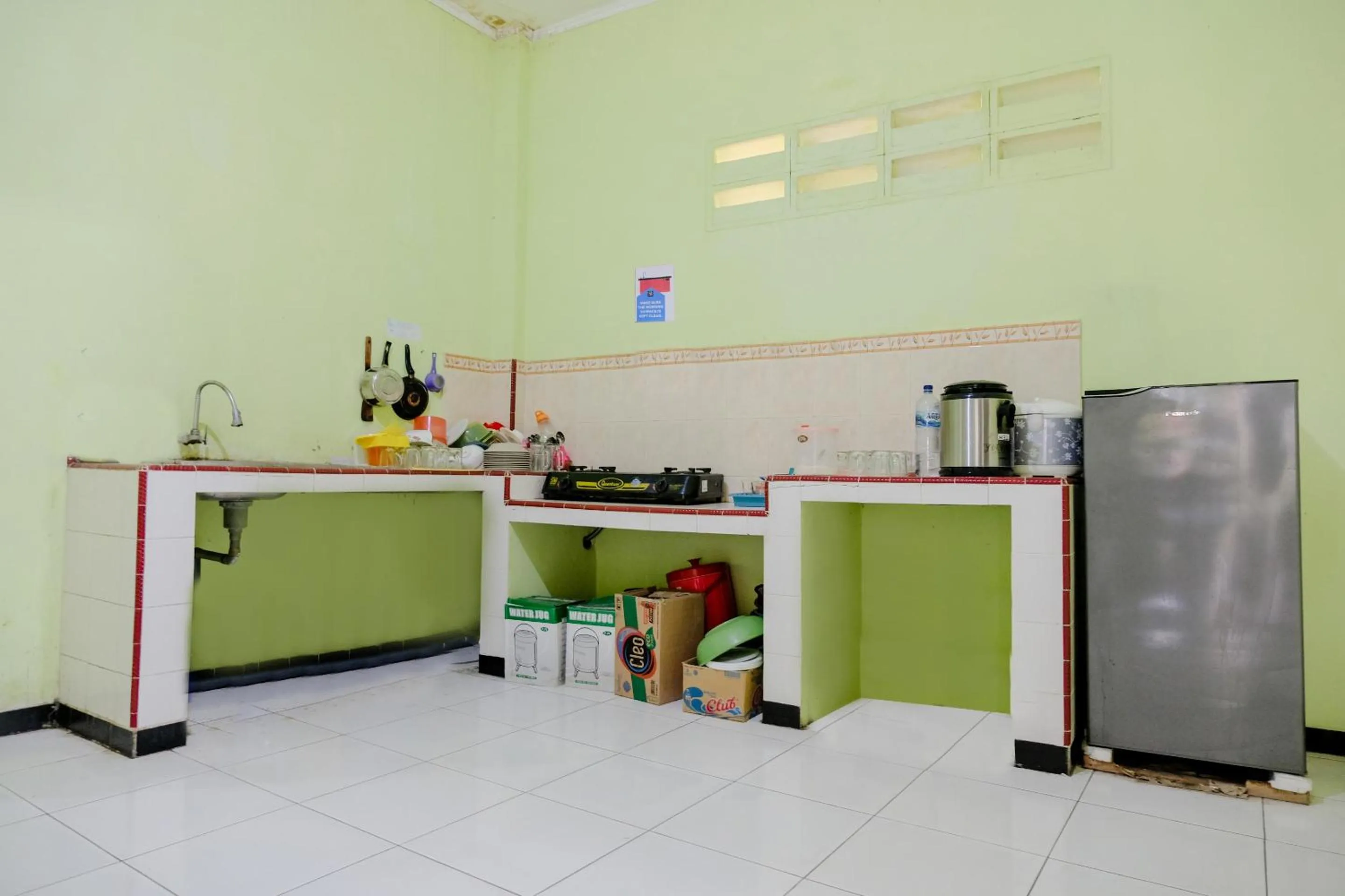 Kitchen or kitchenette in OYO Life 2508 Alba Suites Homestay Syariah