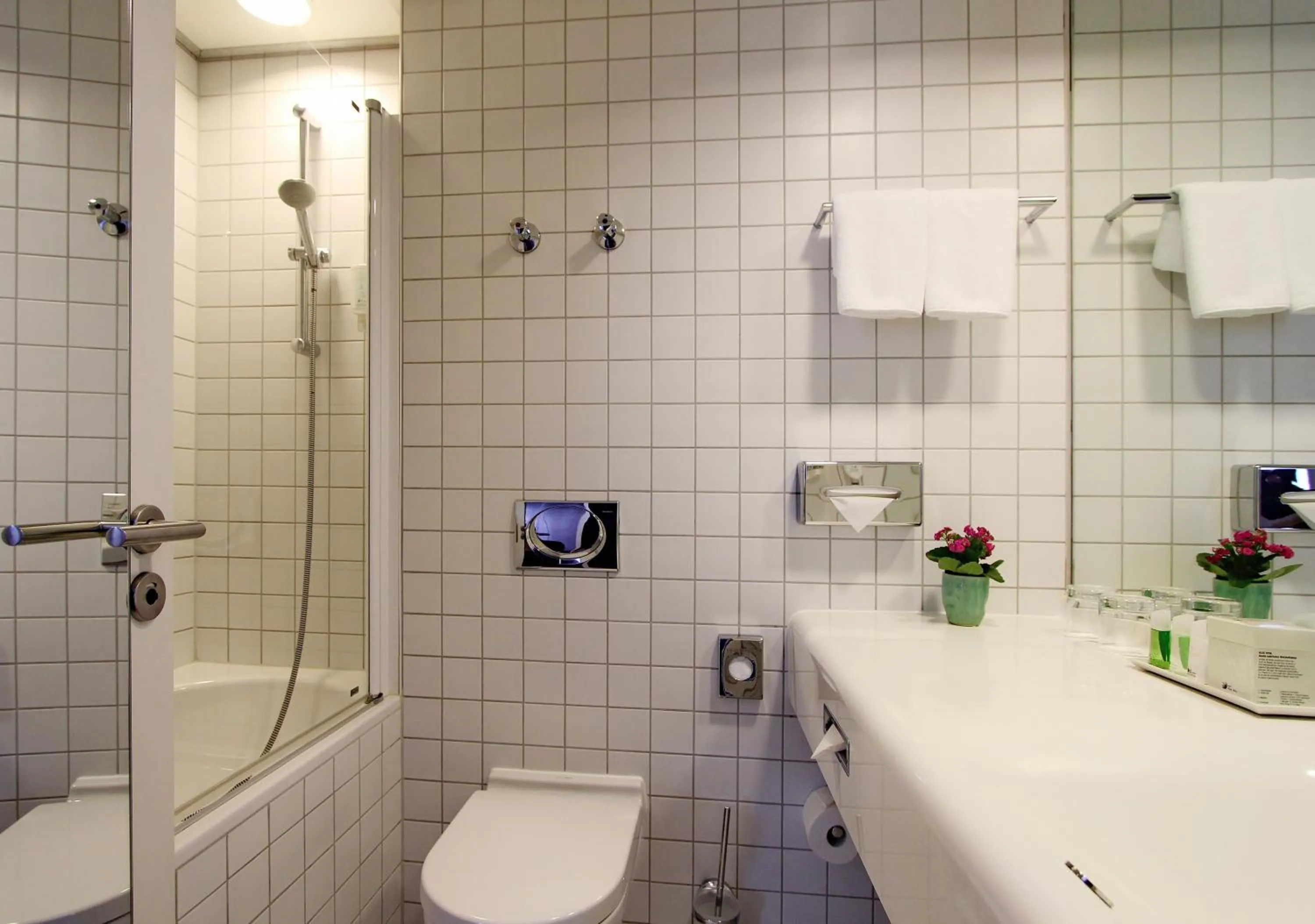 Shower in ARCOTEL Velvet Berlin