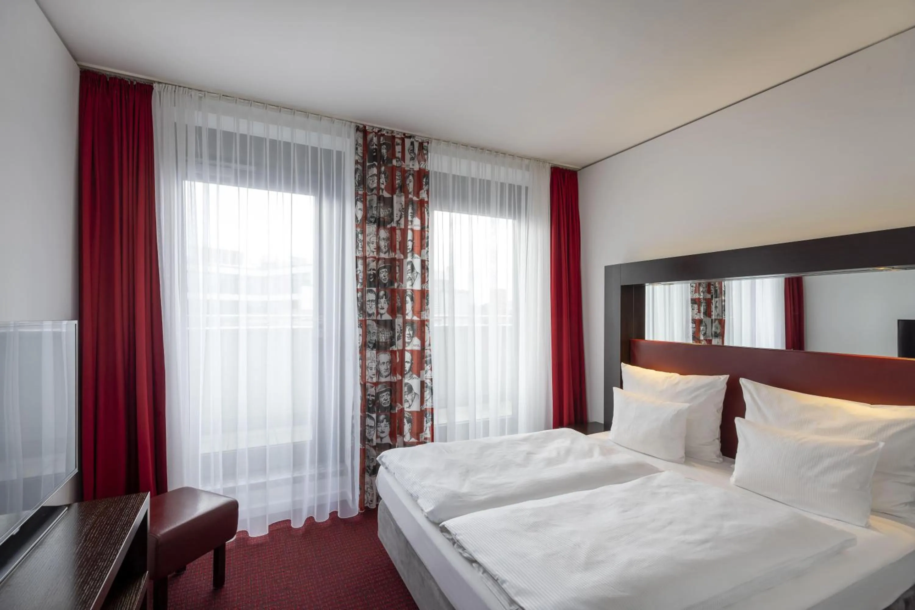 TV and multimedia, Bed in ARCOTEL Velvet Berlin