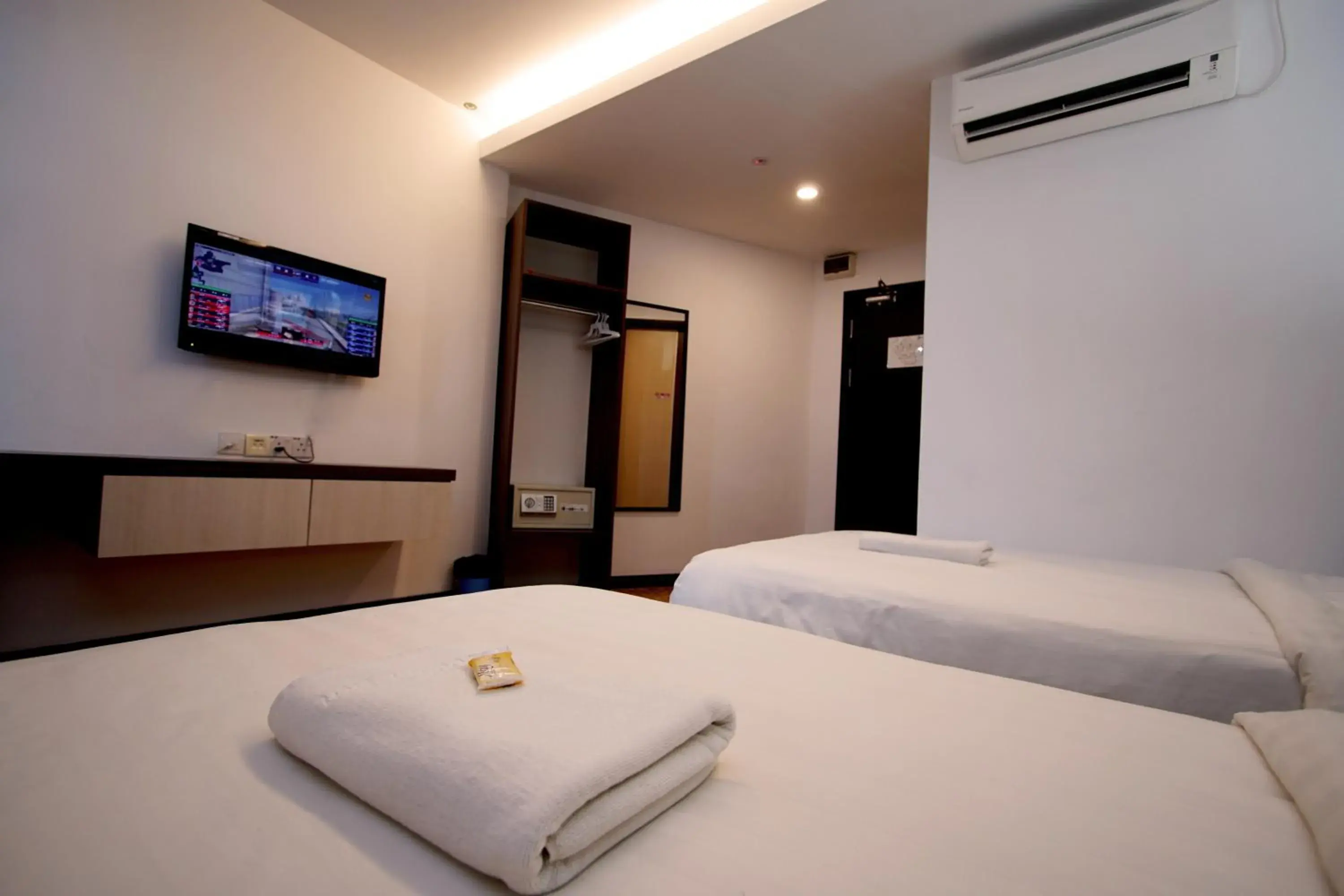 Deluxe Twin Room in Pavilion Inn Deluxe Twin Room in Pavilion Inn