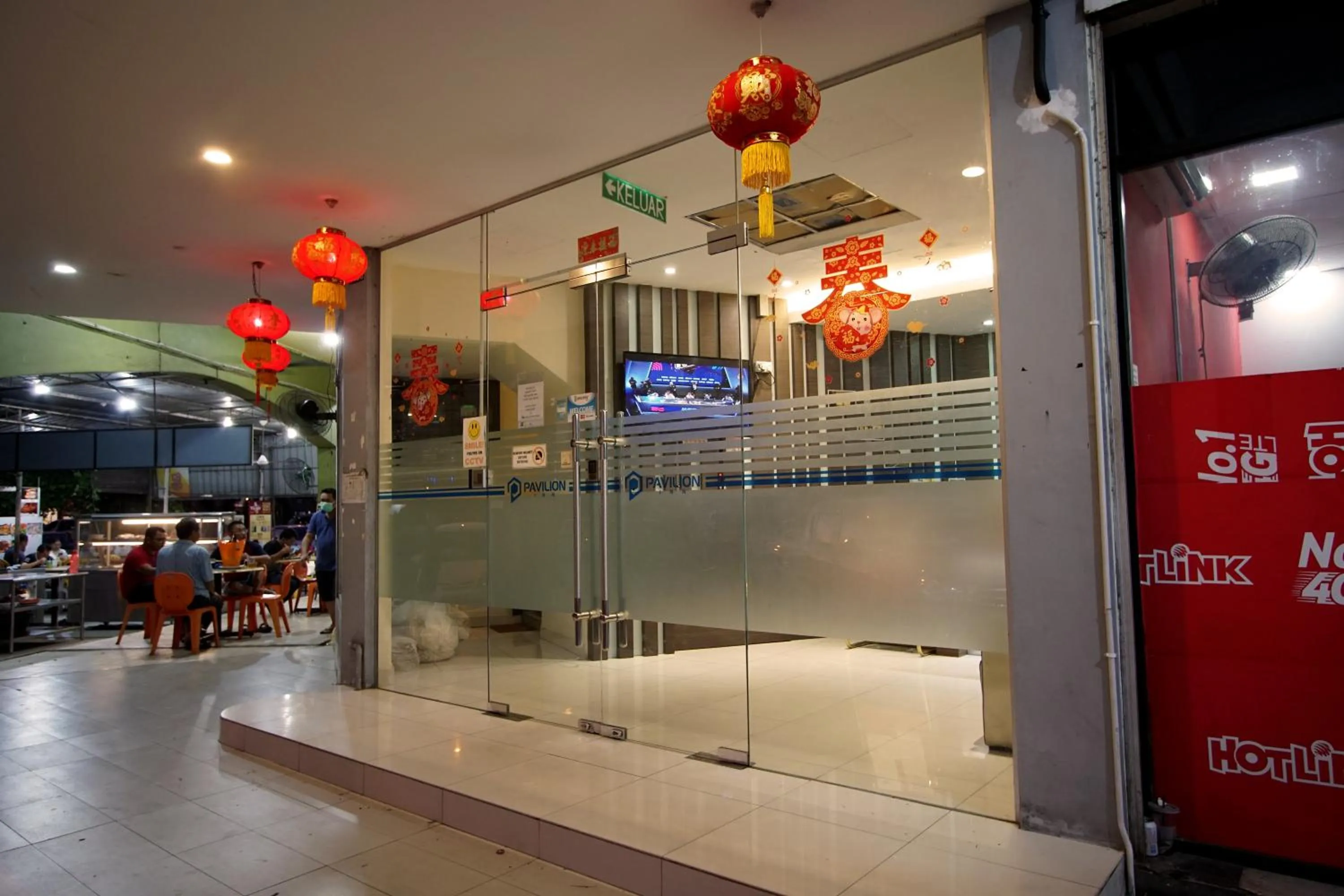 Property building in Pavilion Inn