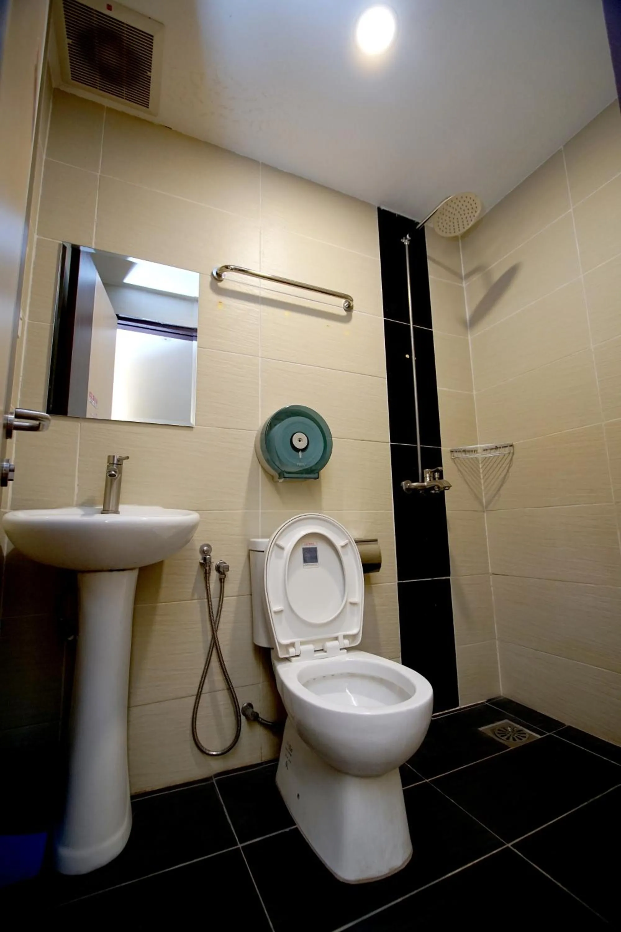 Bathroom in Pavilion Inn