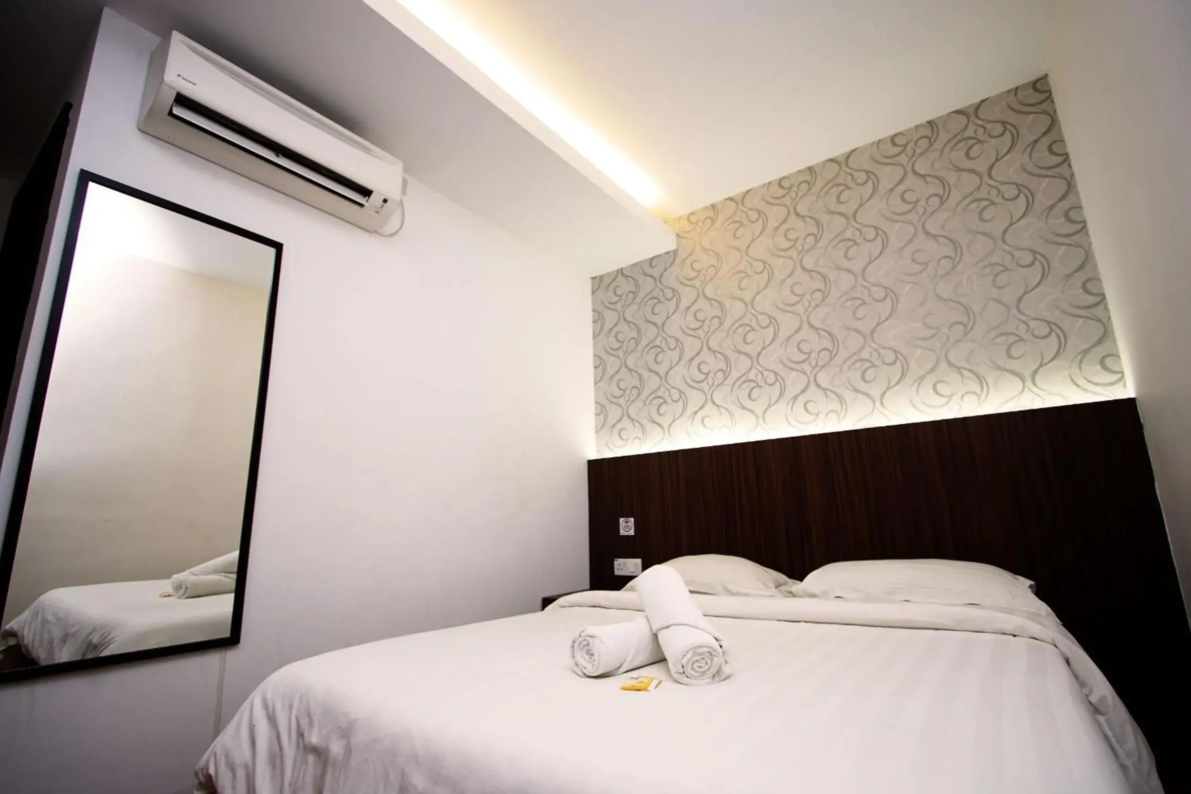 Standard Queen Room in Pavilion Inn Standard Queen Room in Pavilion Inn